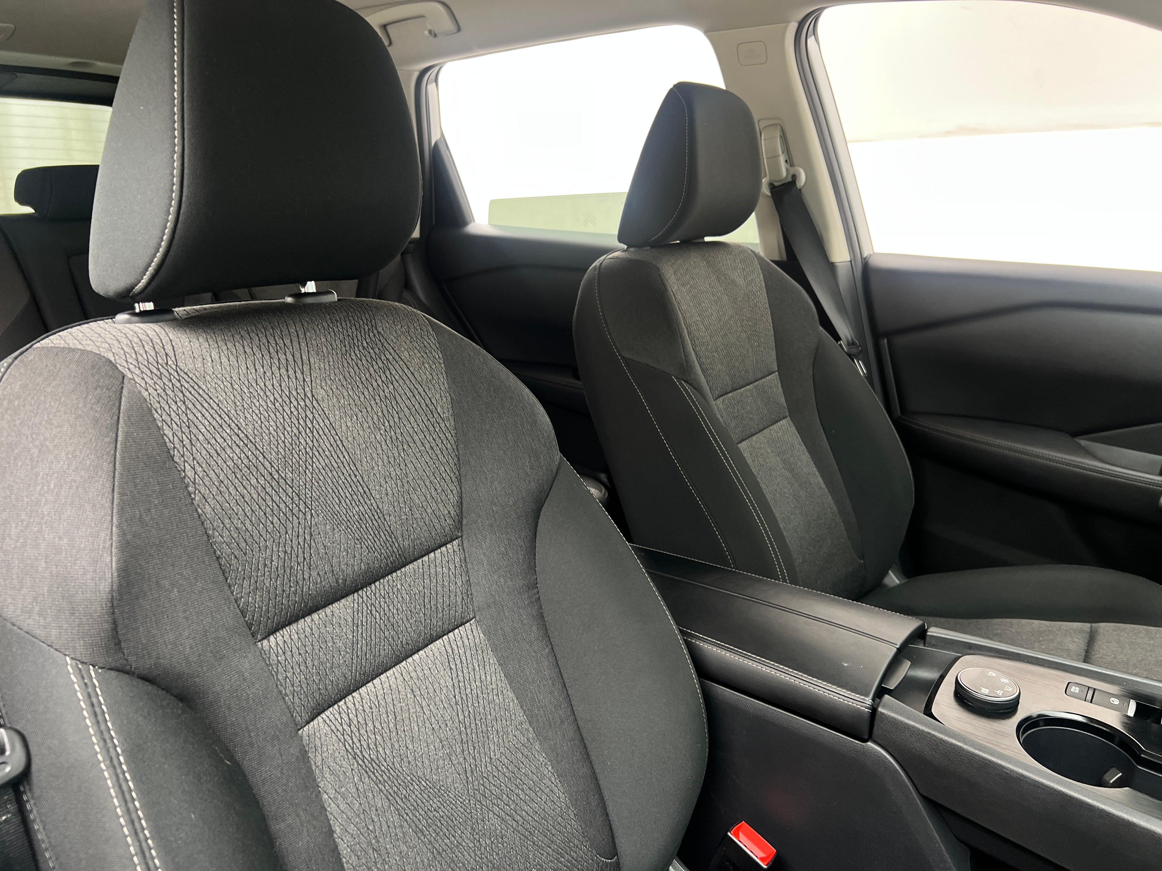 2024 Nissan Rogue SV 2