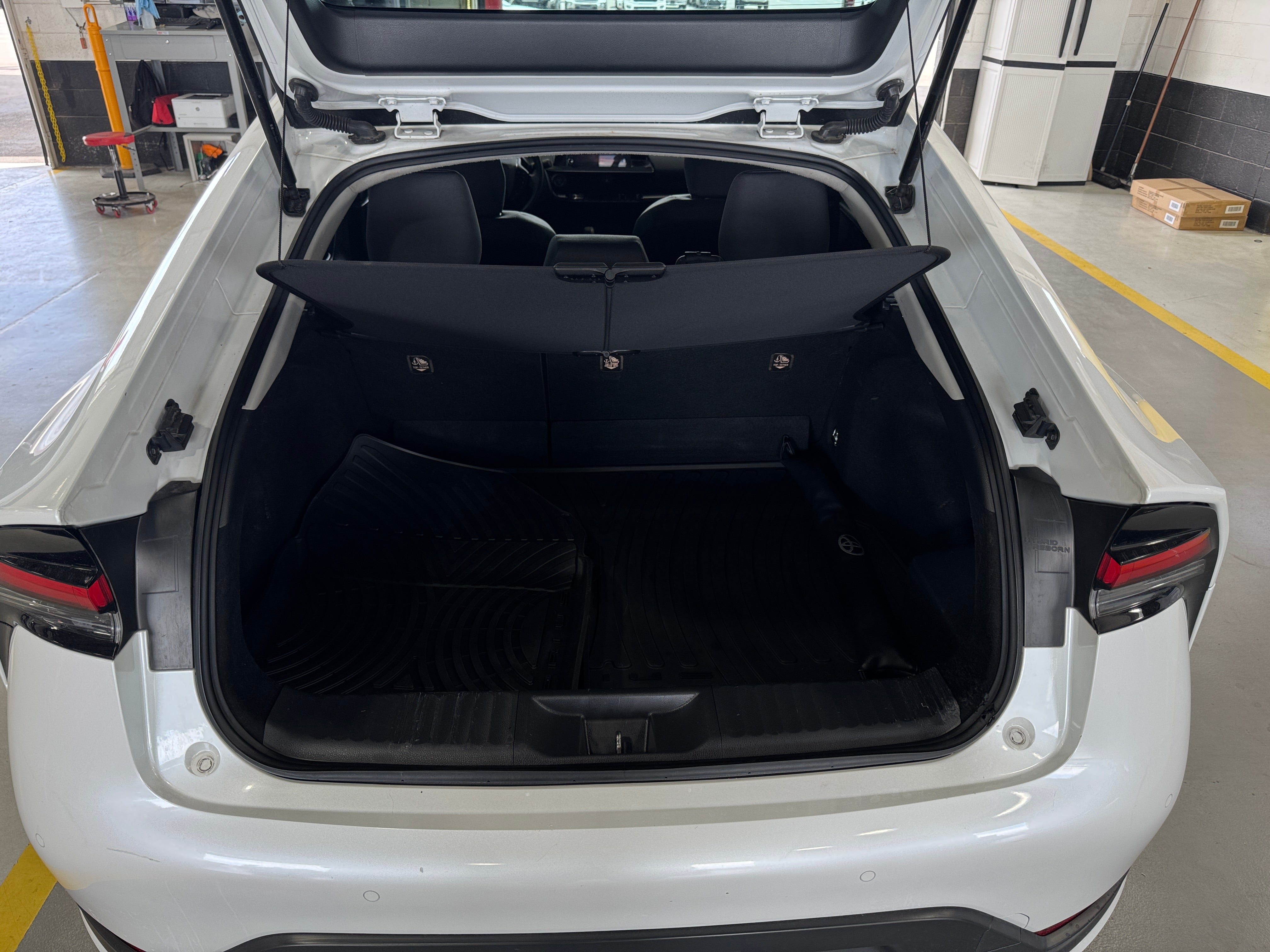 2023 Toyota Prius LE 7