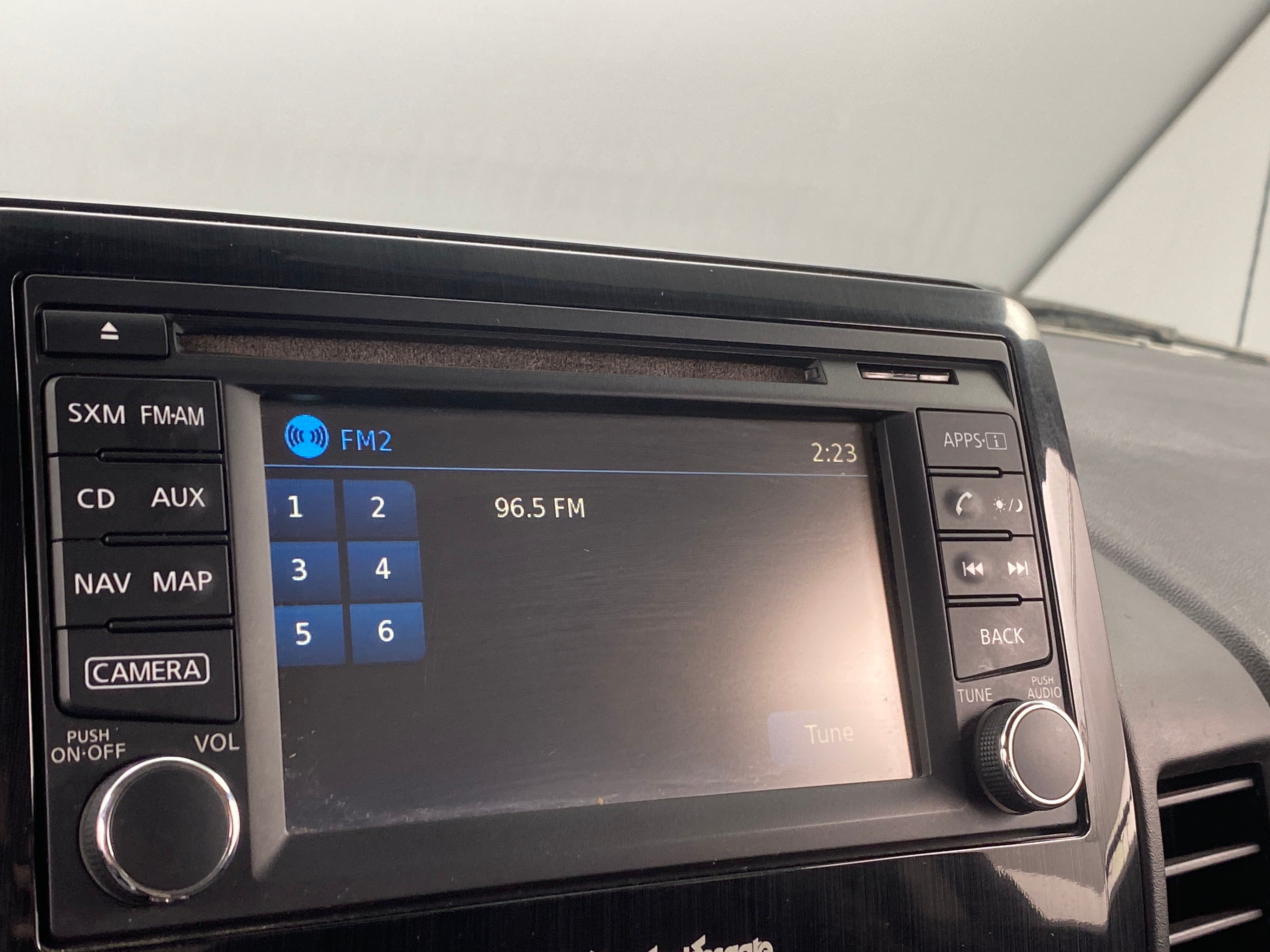 2015 Nissan Titan SV 4