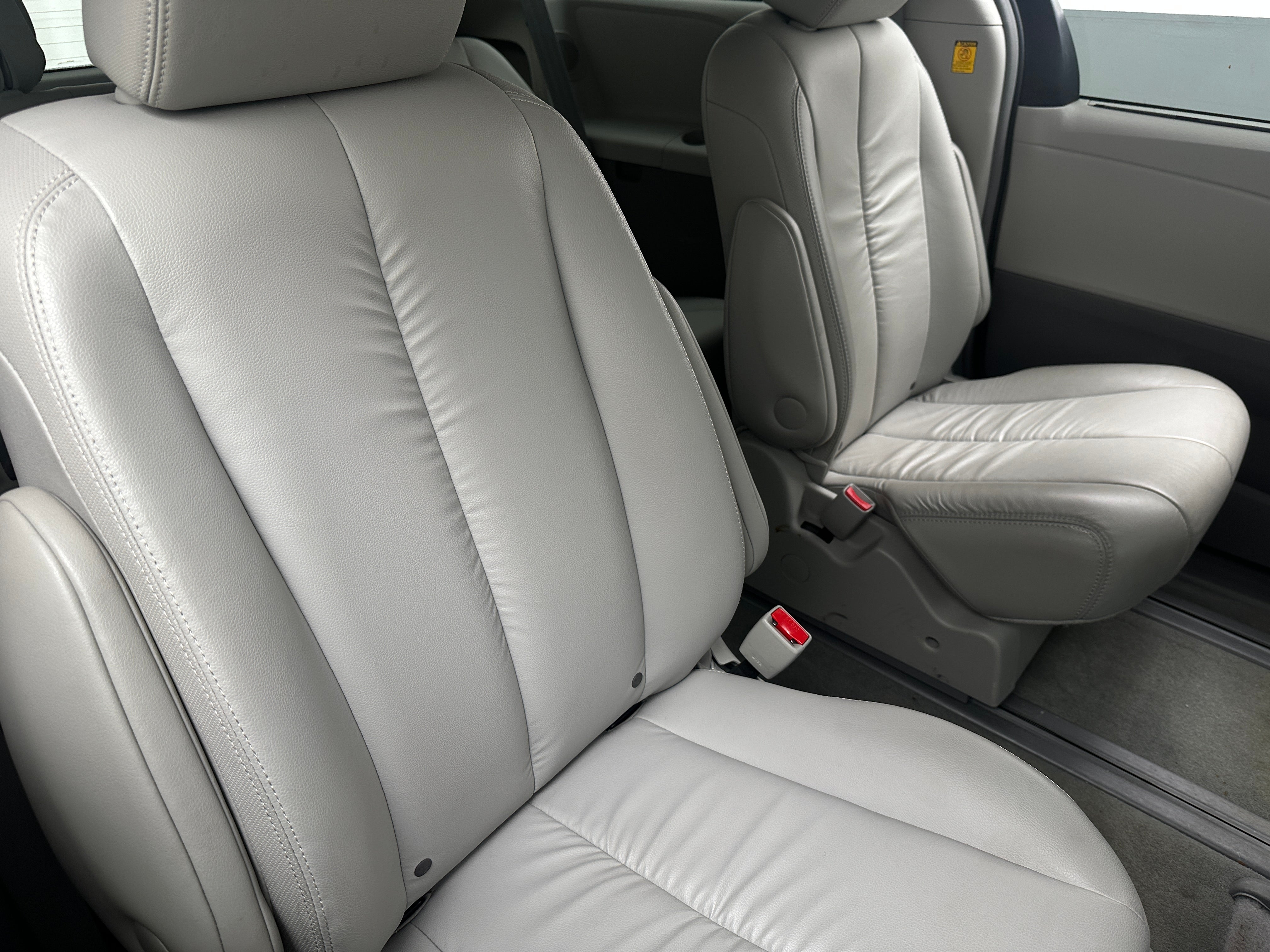 2011 Toyota Sienna XLE 5