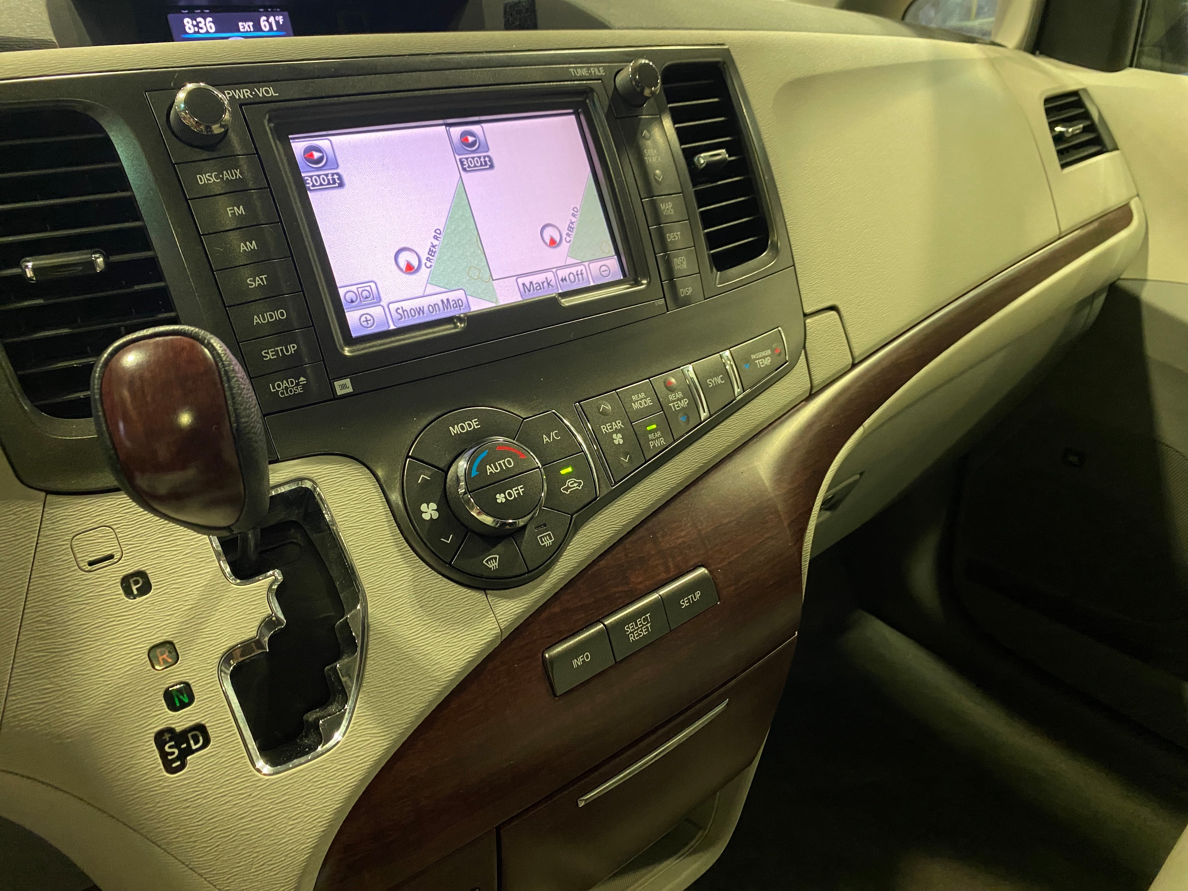 2011 Toyota Sienna XLE 3