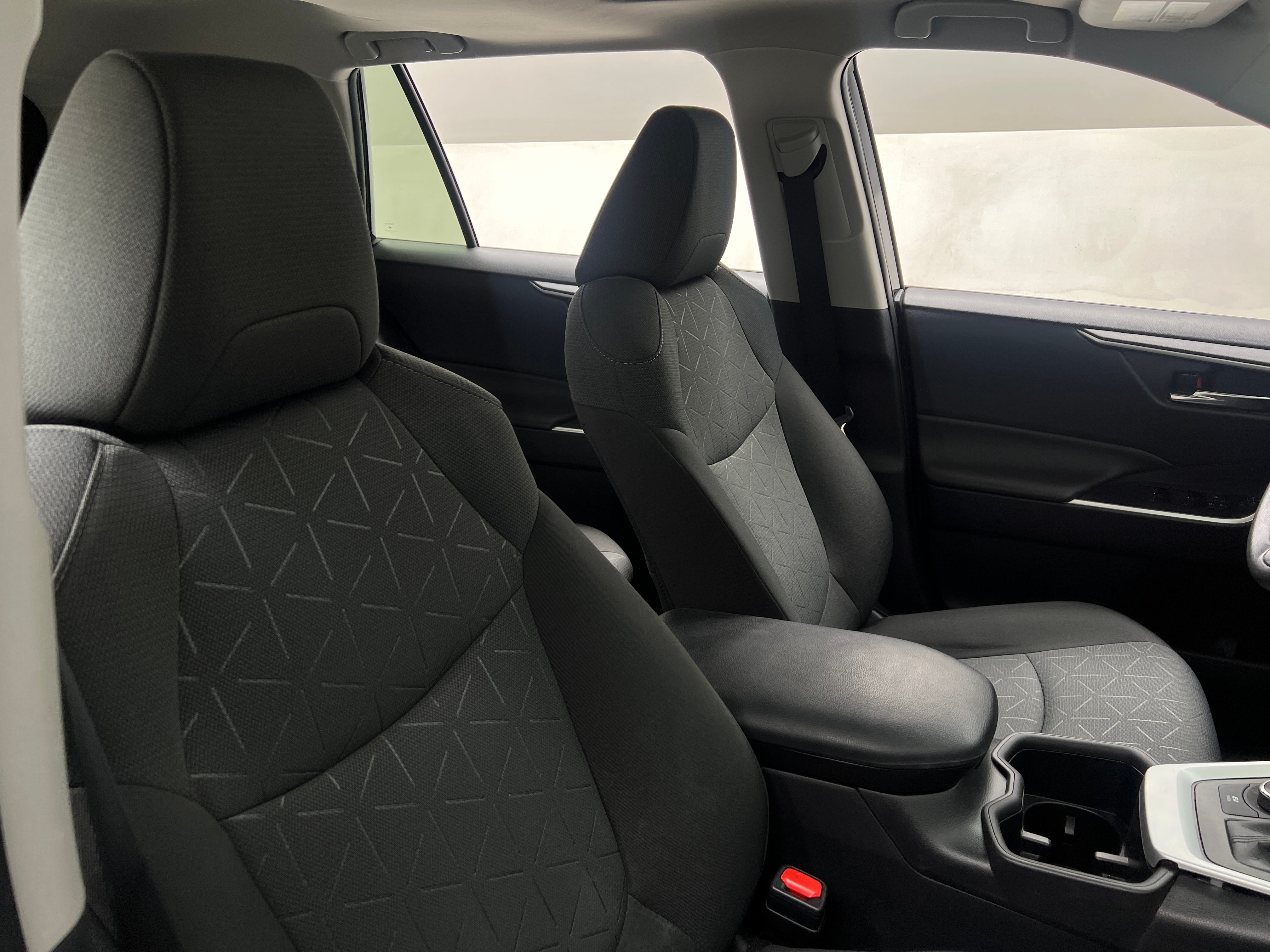2022 Toyota RAV4 XLE 2
