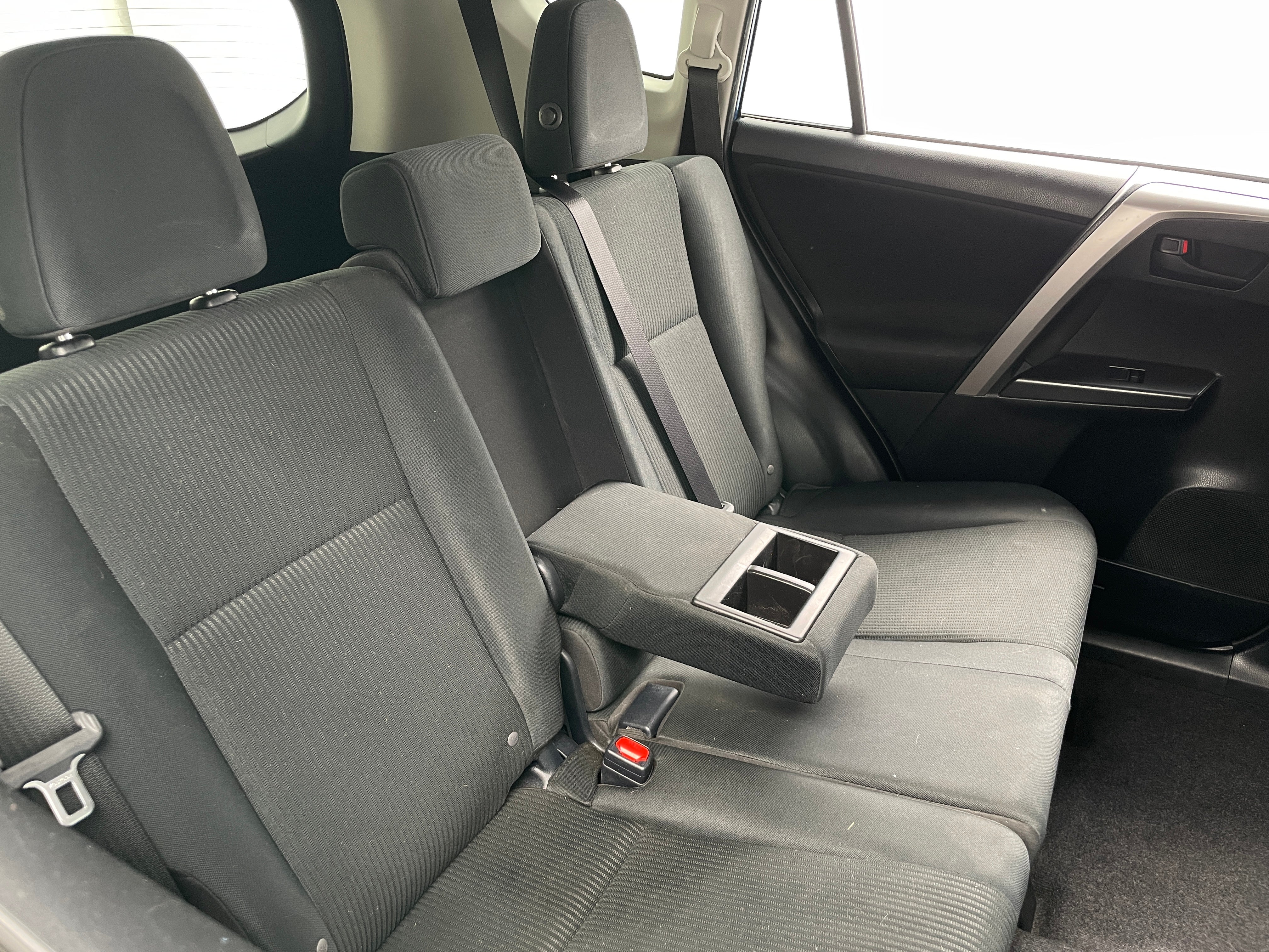2016 Toyota RAV4 LE 6