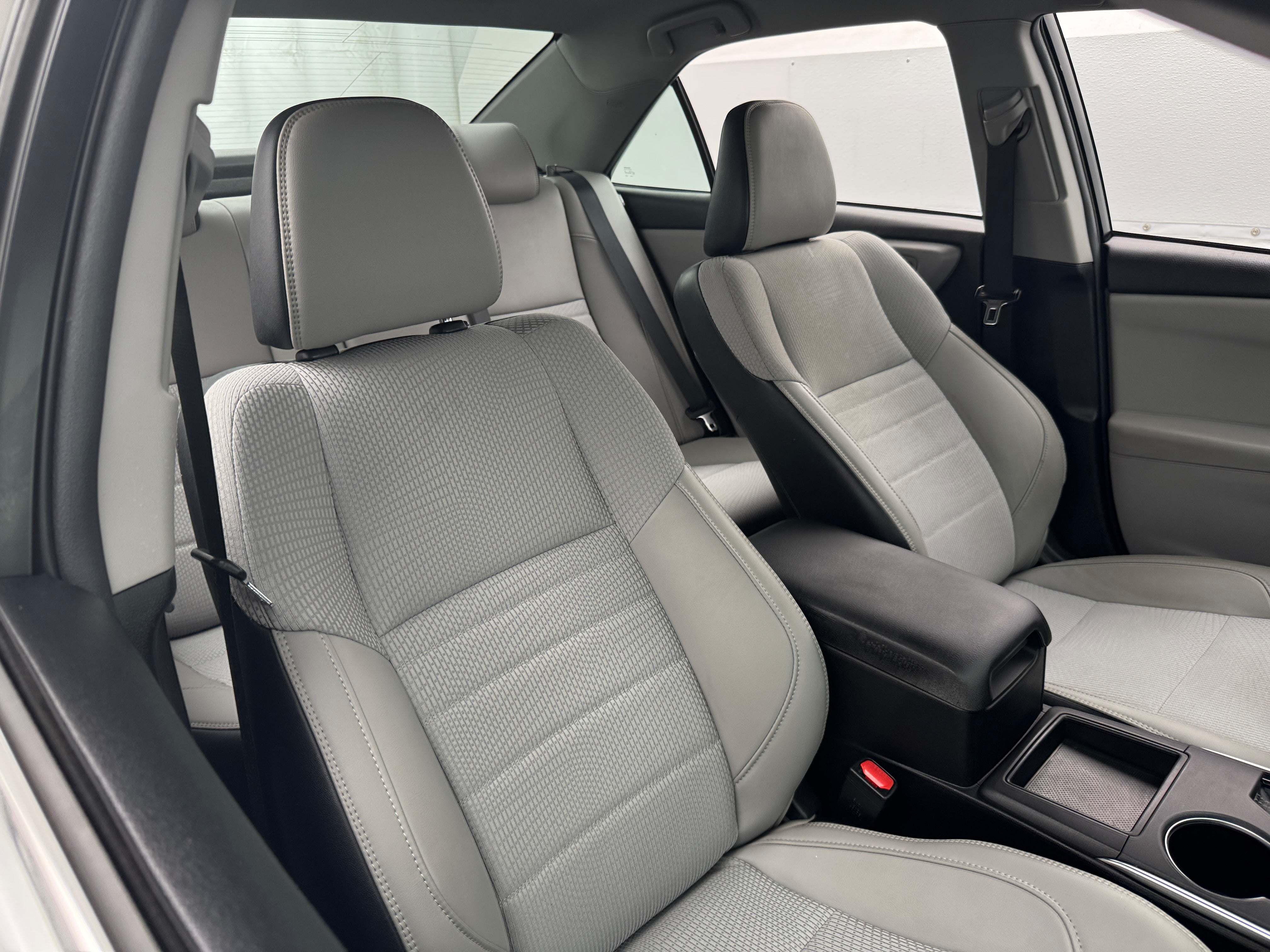 2017 Toyota Camry SE 2