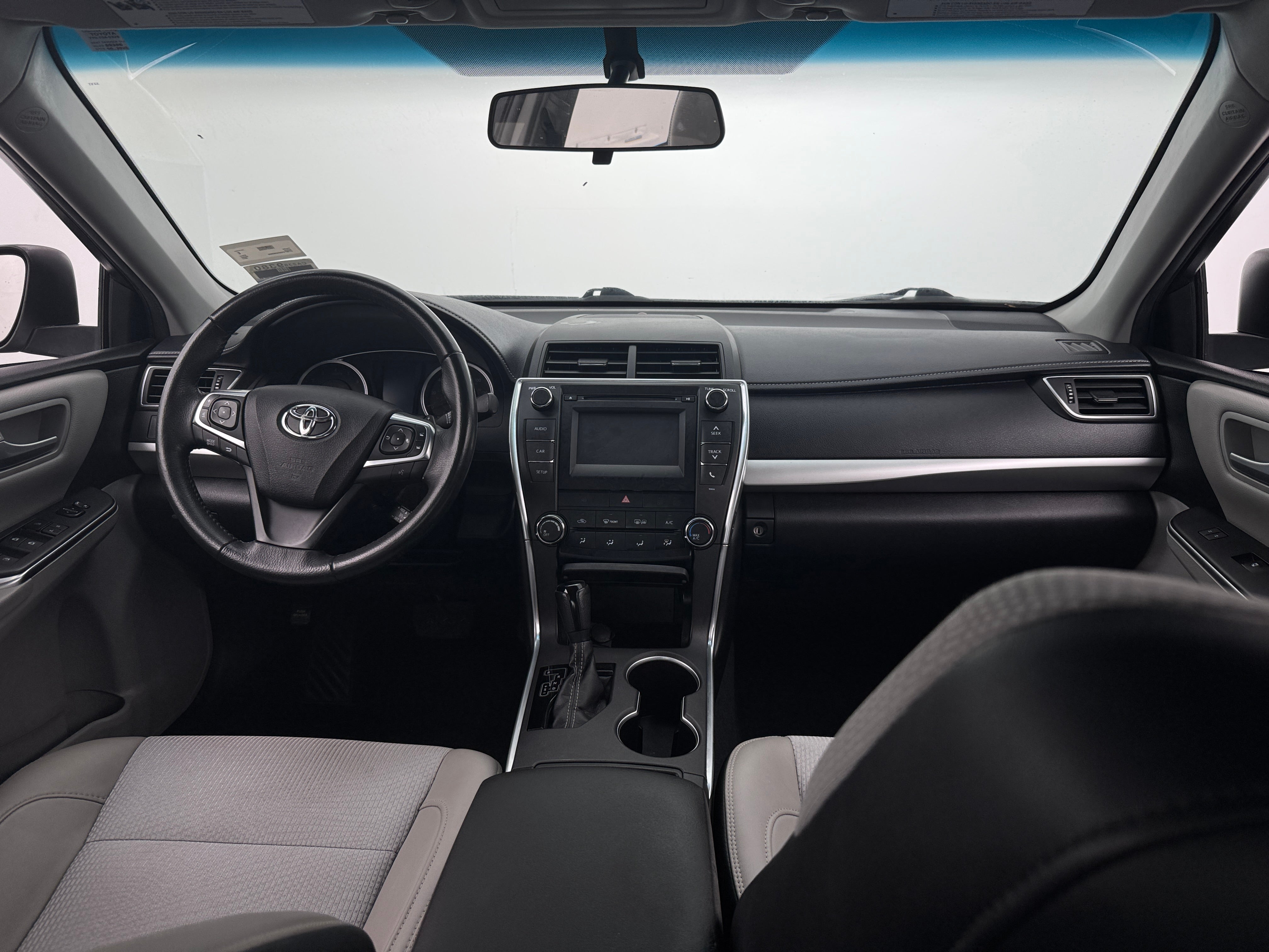 2017 Toyota Camry SE 3