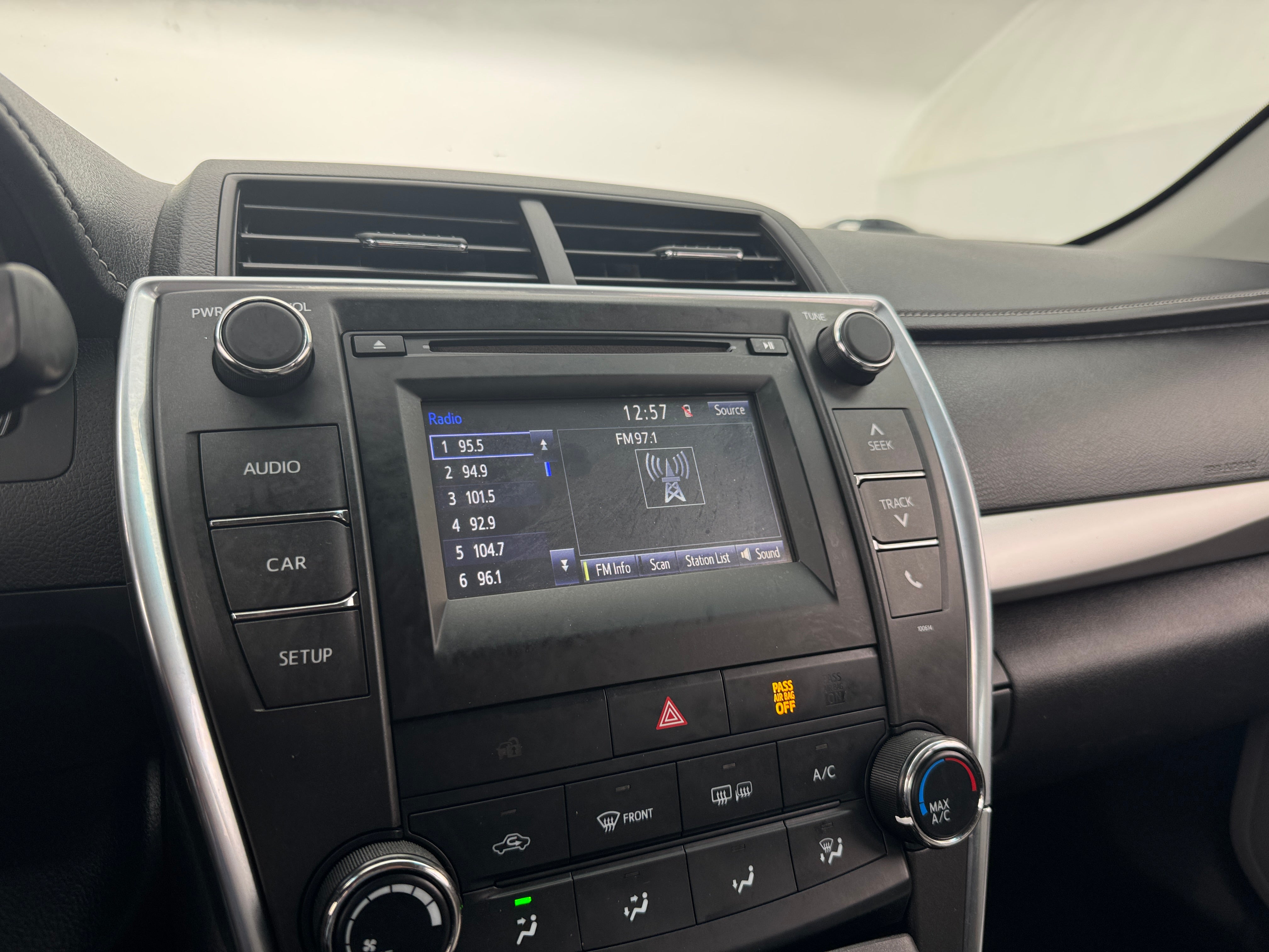 2017 Toyota Camry SE 4