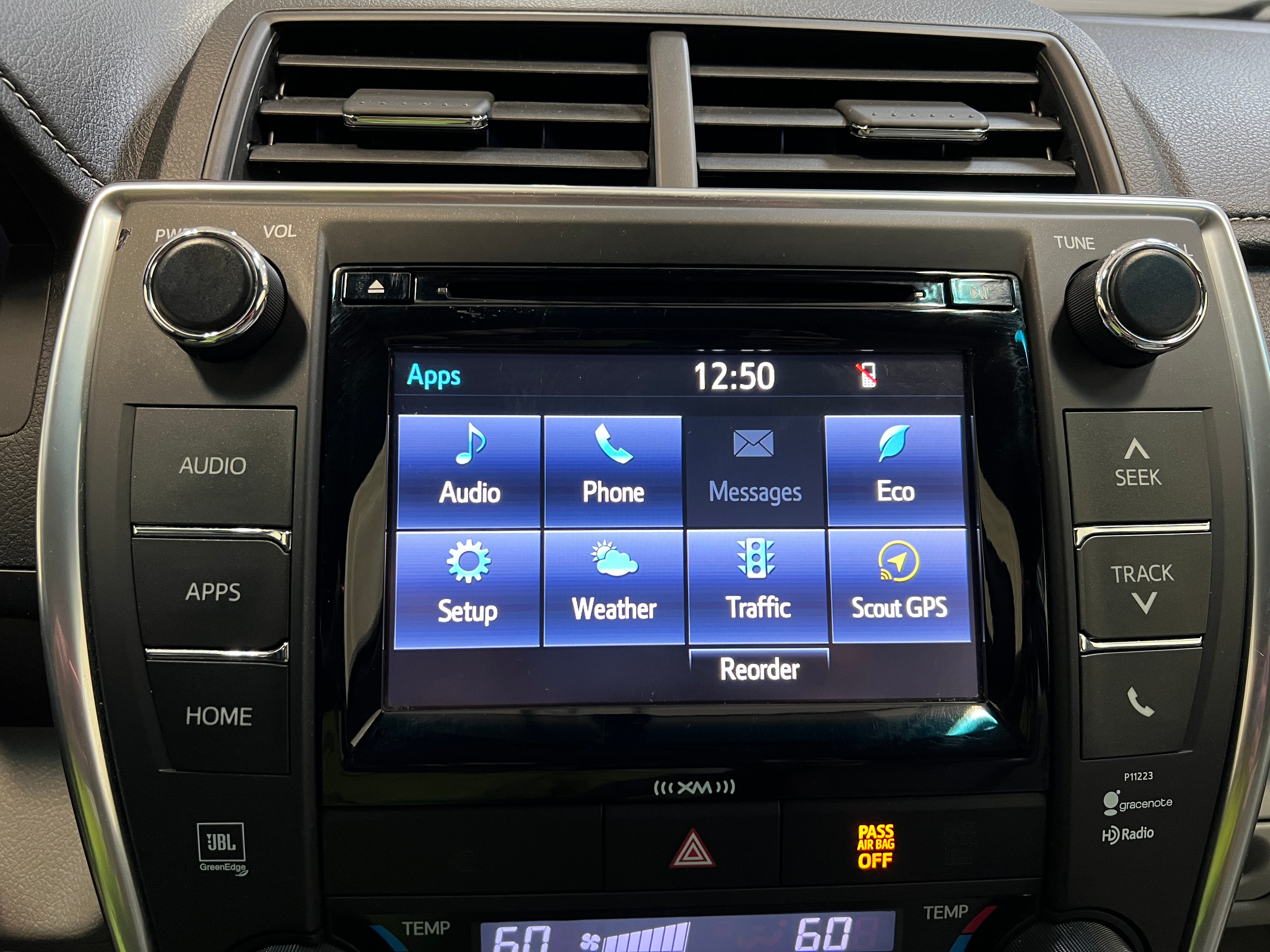 2017 Toyota Camry XLE 4