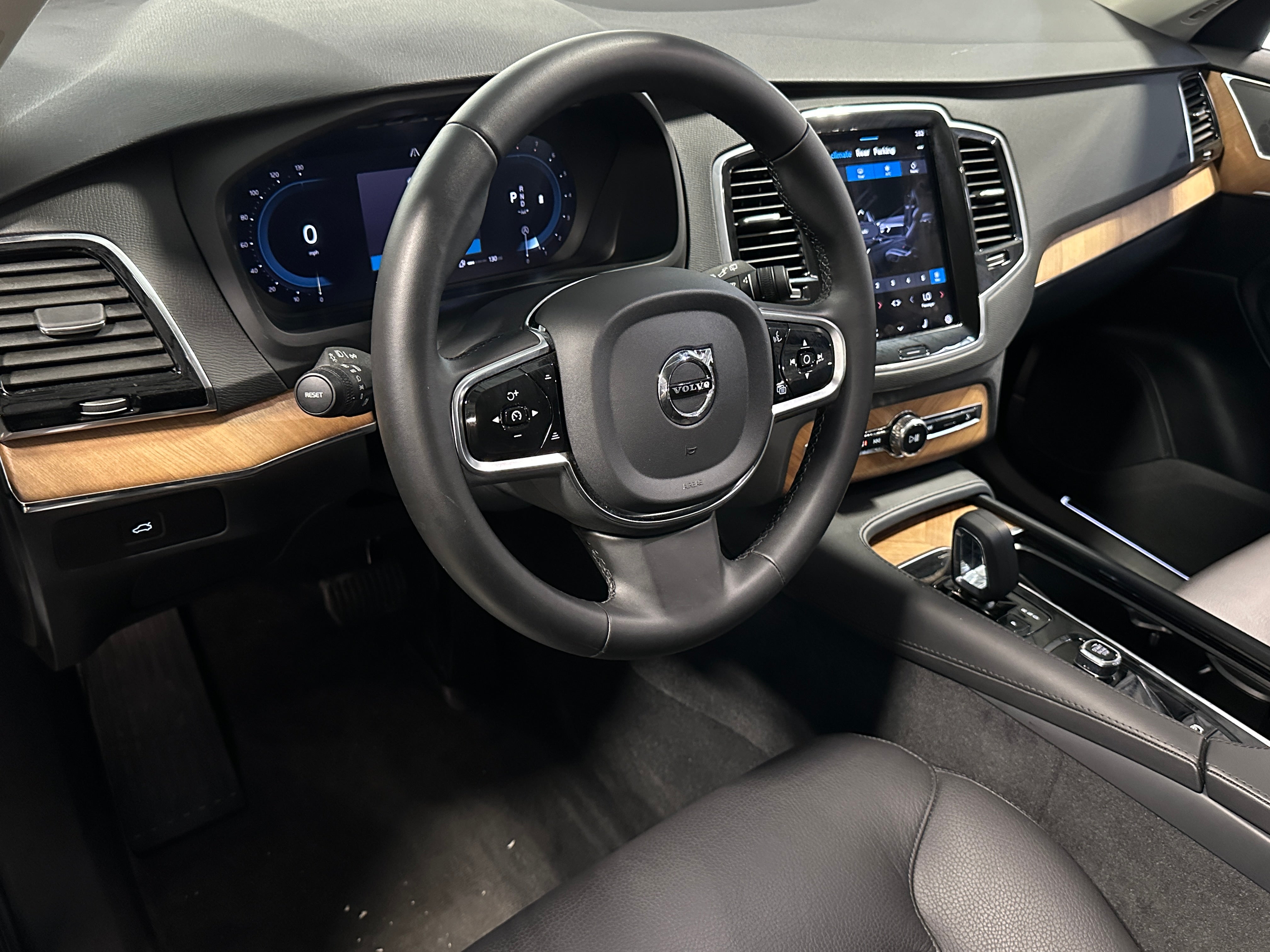 2024 Volvo XC90 B5 Plus 2