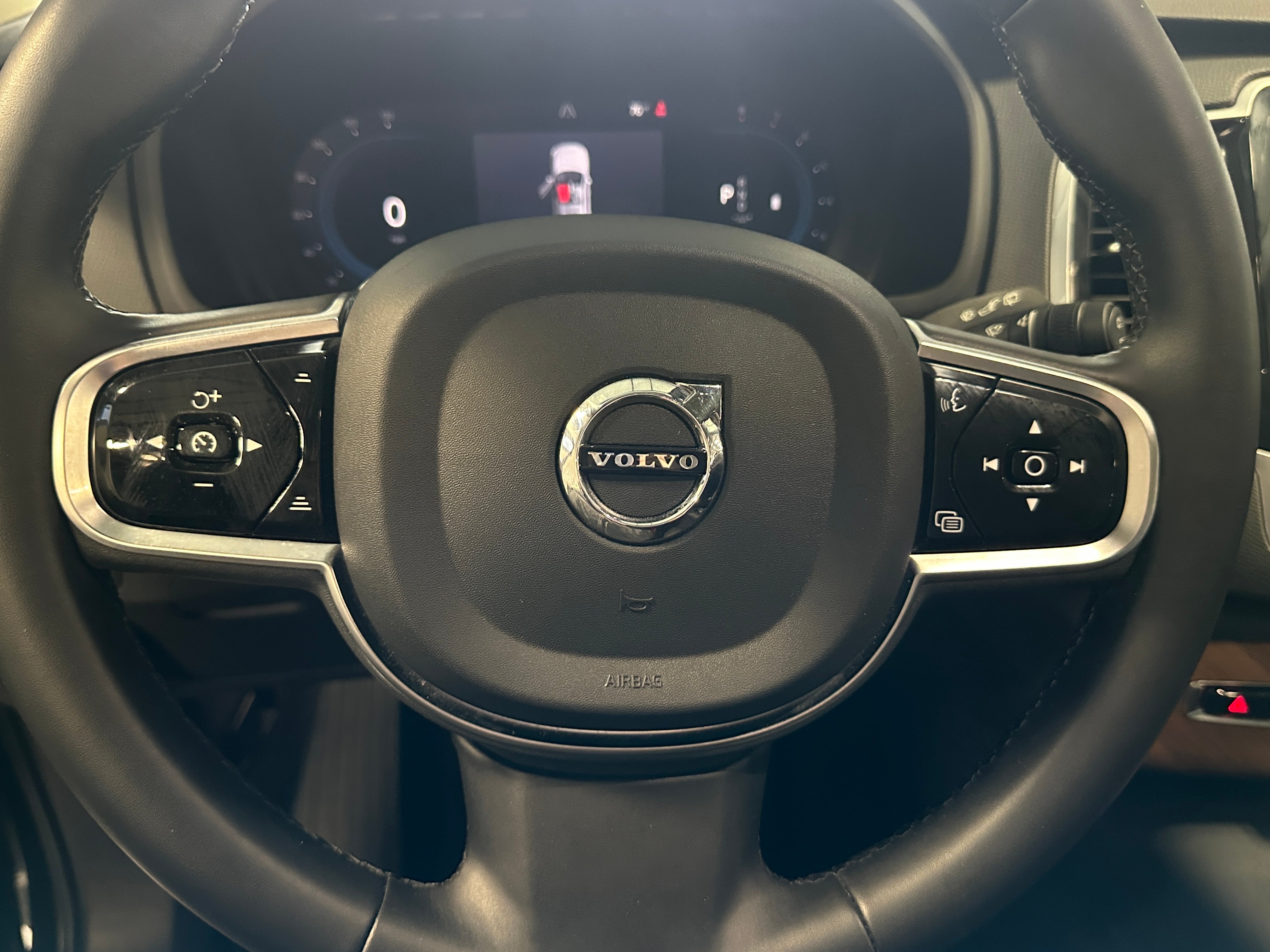 2024 Volvo XC90 B5 Plus 4