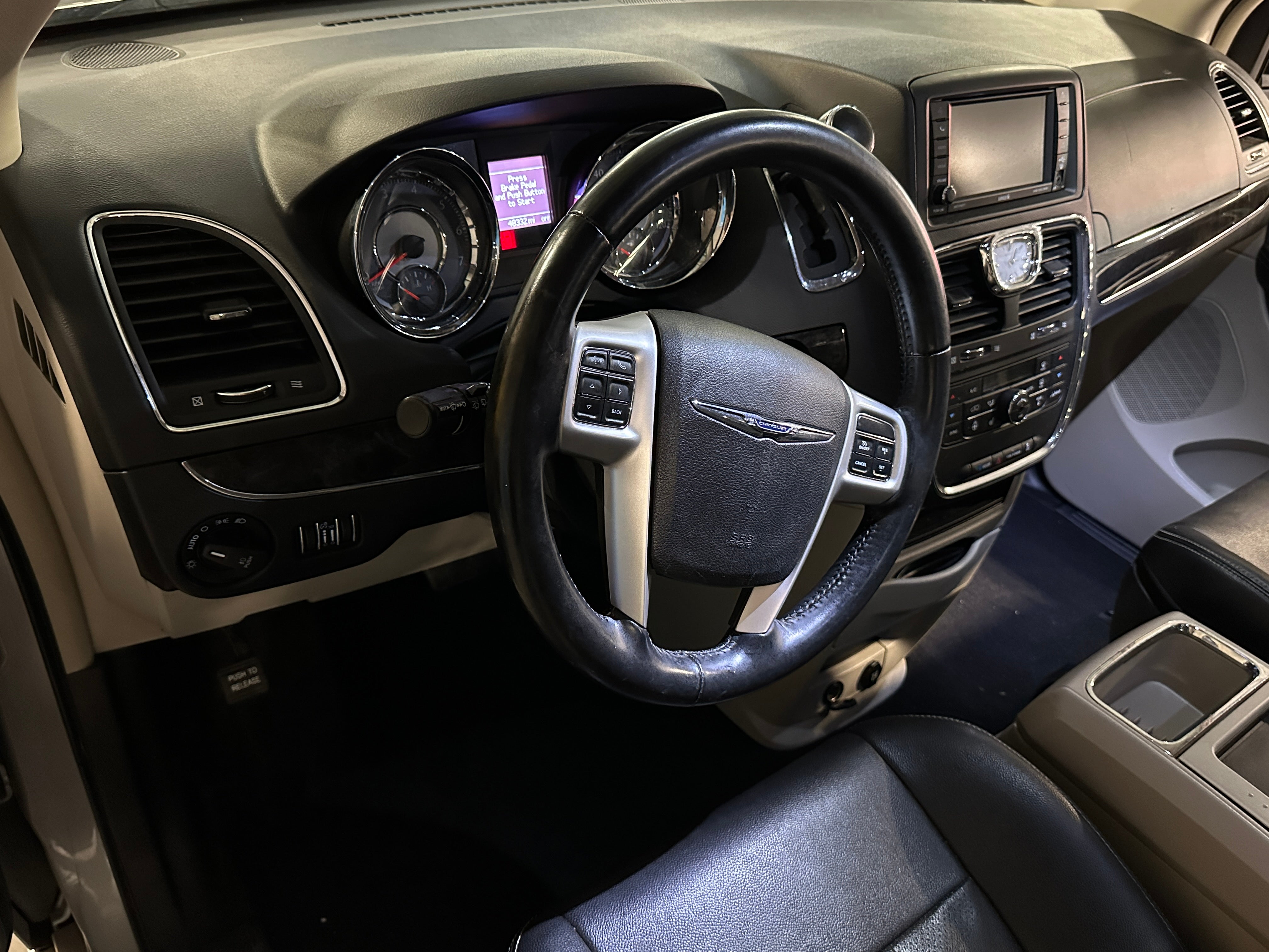 2015 Chrysler Town & Country Touring 2