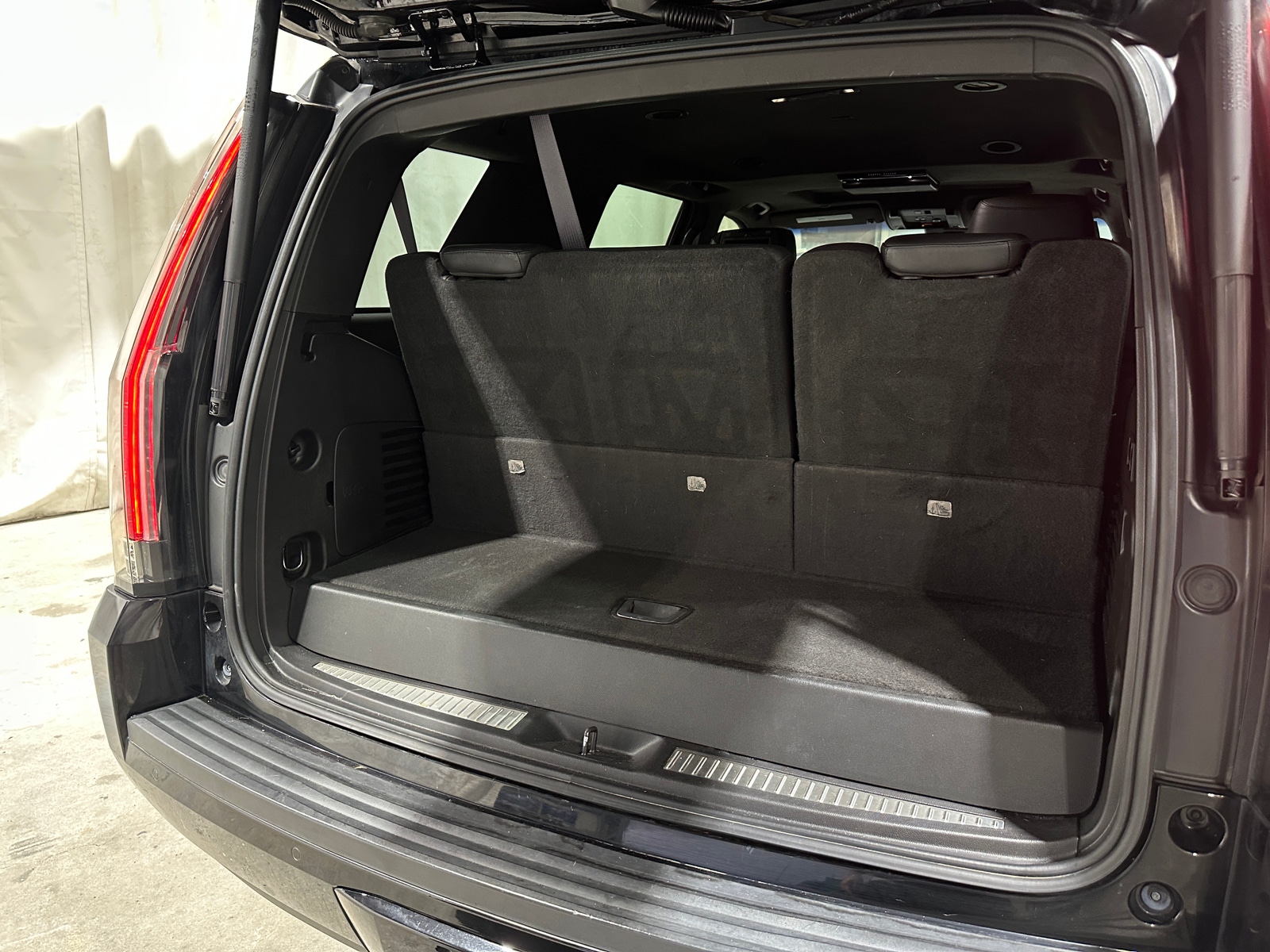 Thumbnail: 2016 Cadillac Escalade - 6