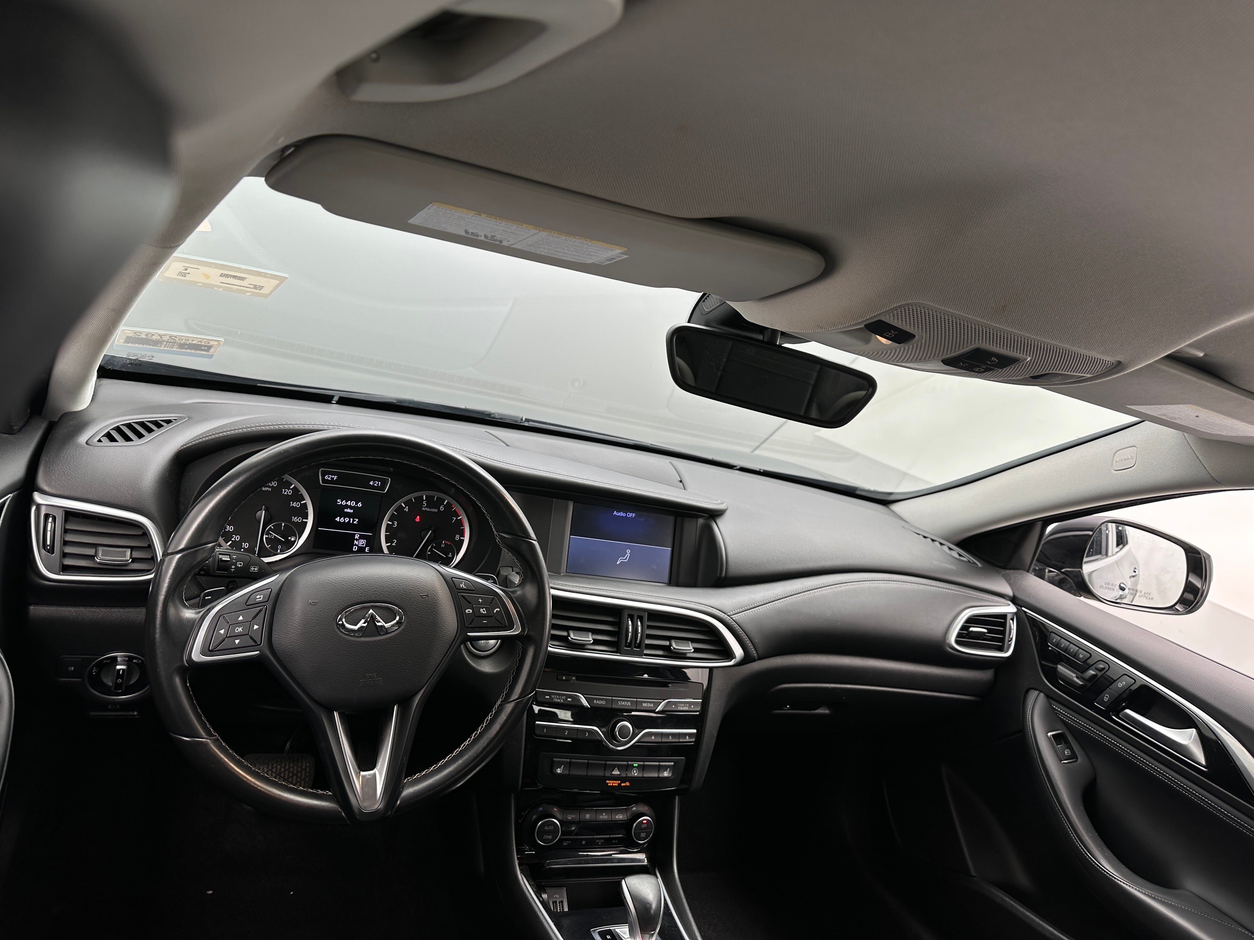 2017 INFINITI QX30 Luxury 2