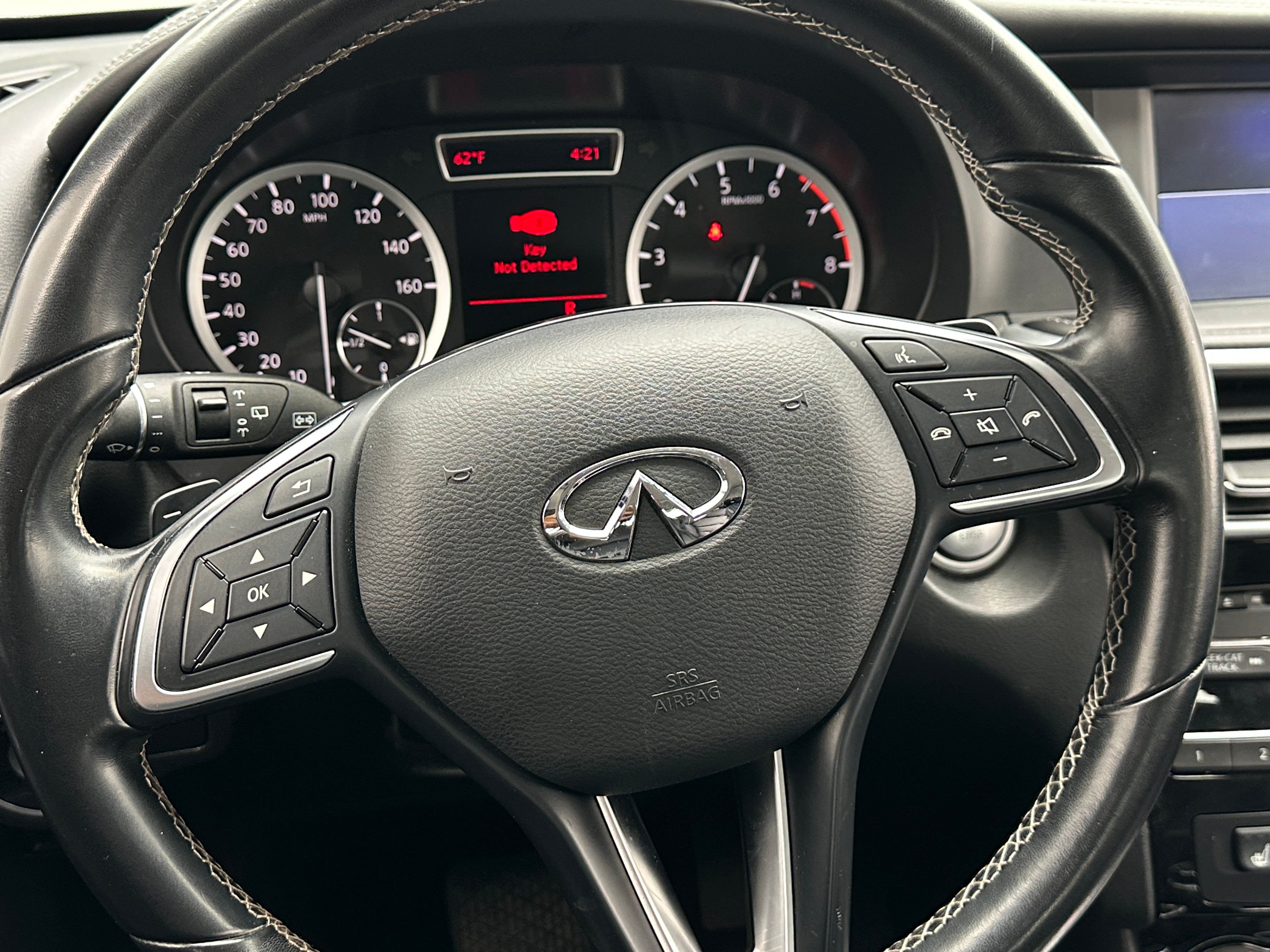 2017 INFINITI QX30 Luxury 4