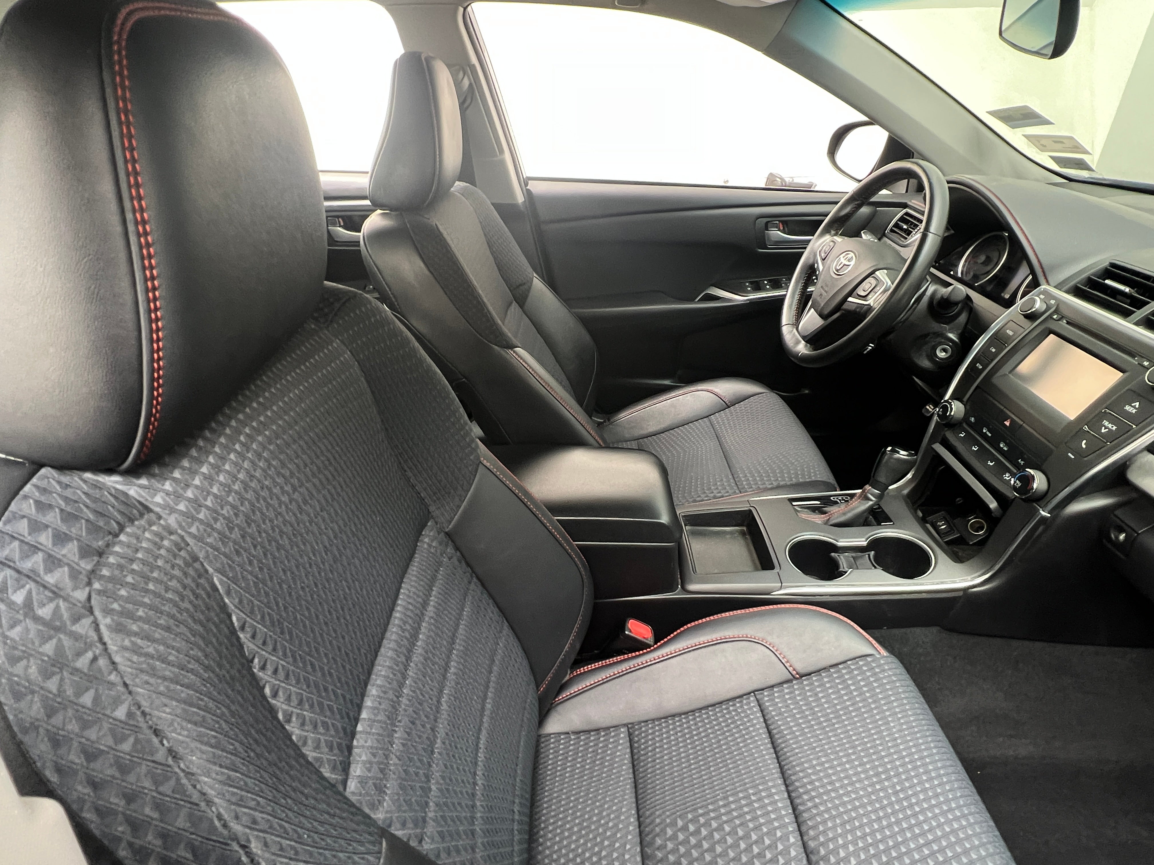 2015 Toyota Camry SE 2