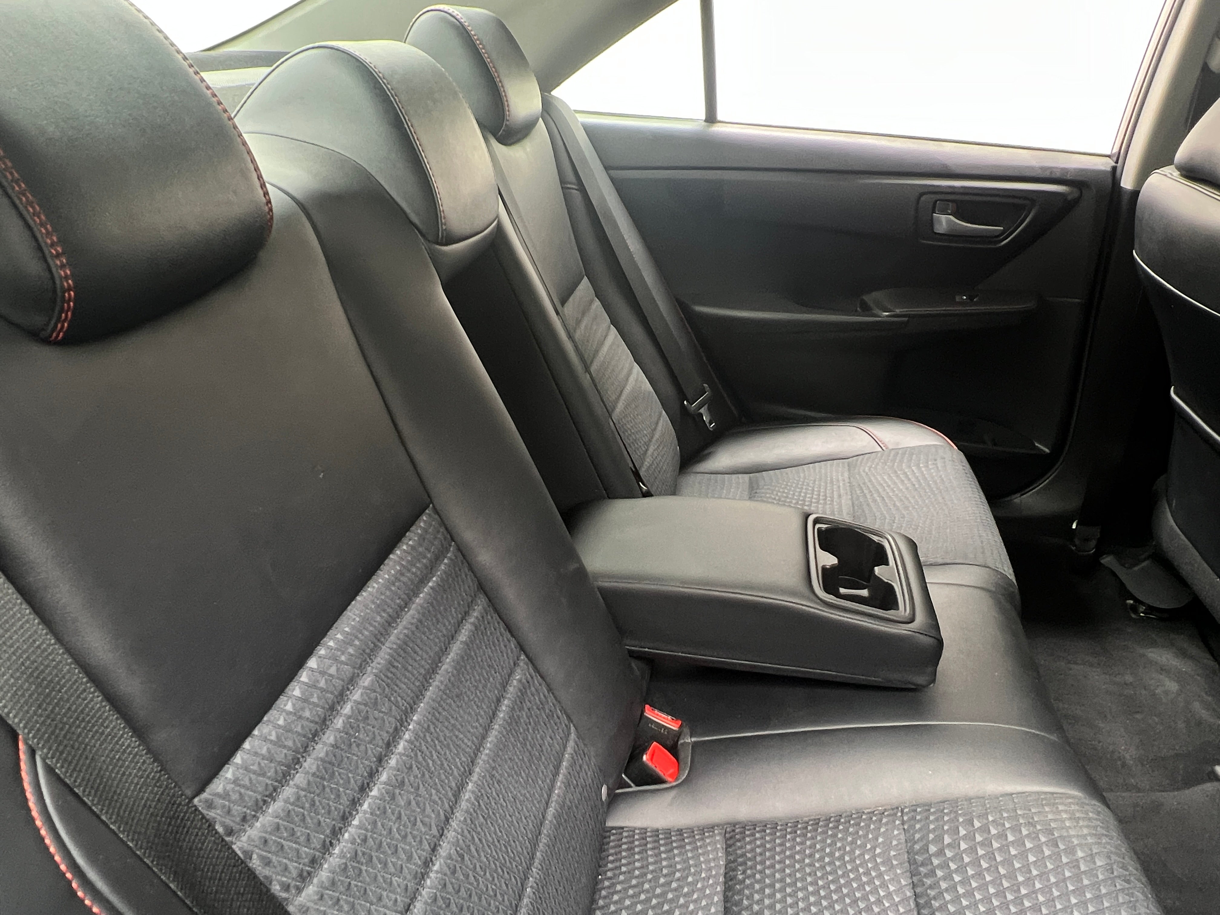 2015 Toyota Camry SE 6