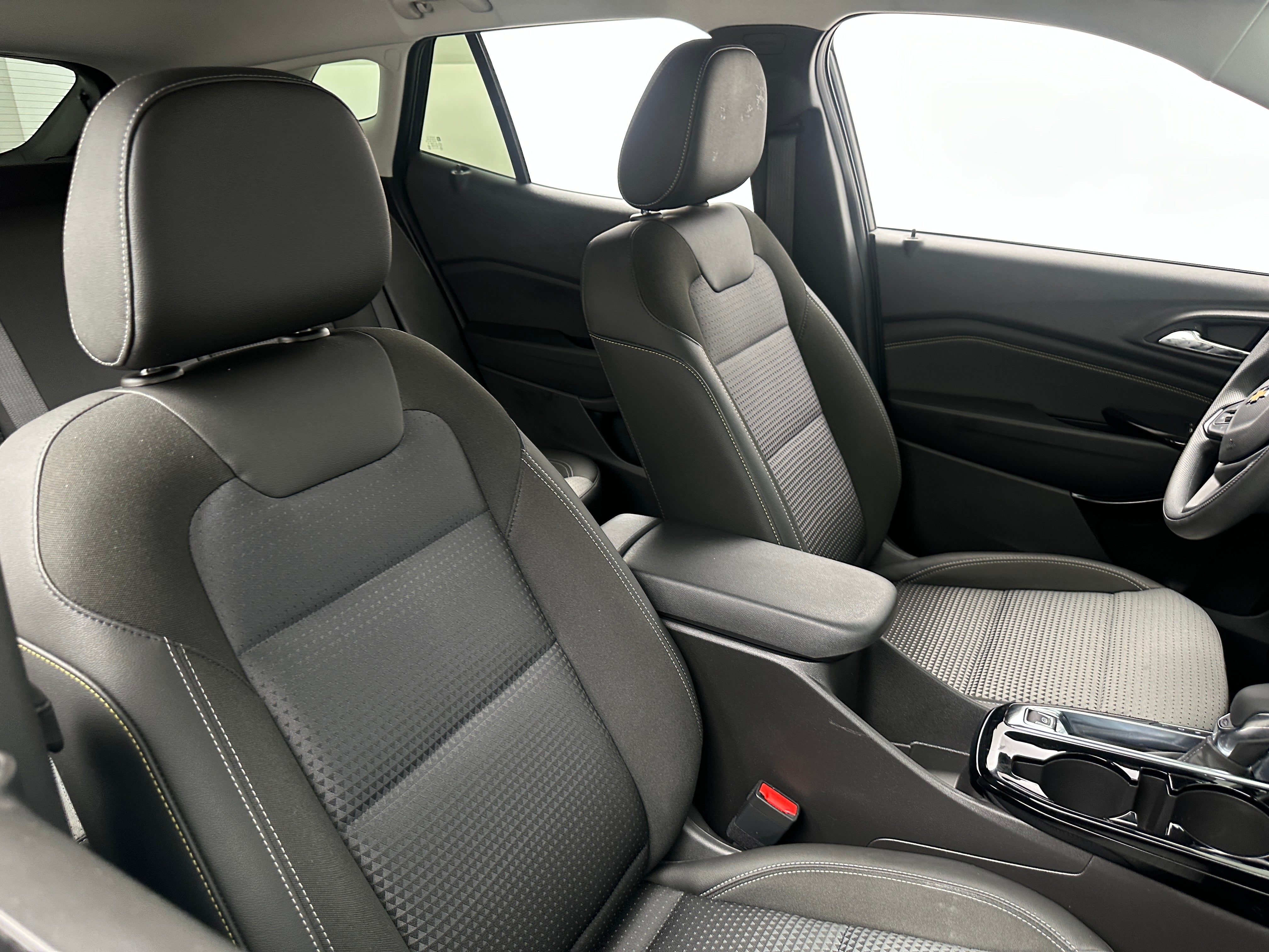 2025 Chevrolet Trax LT 2