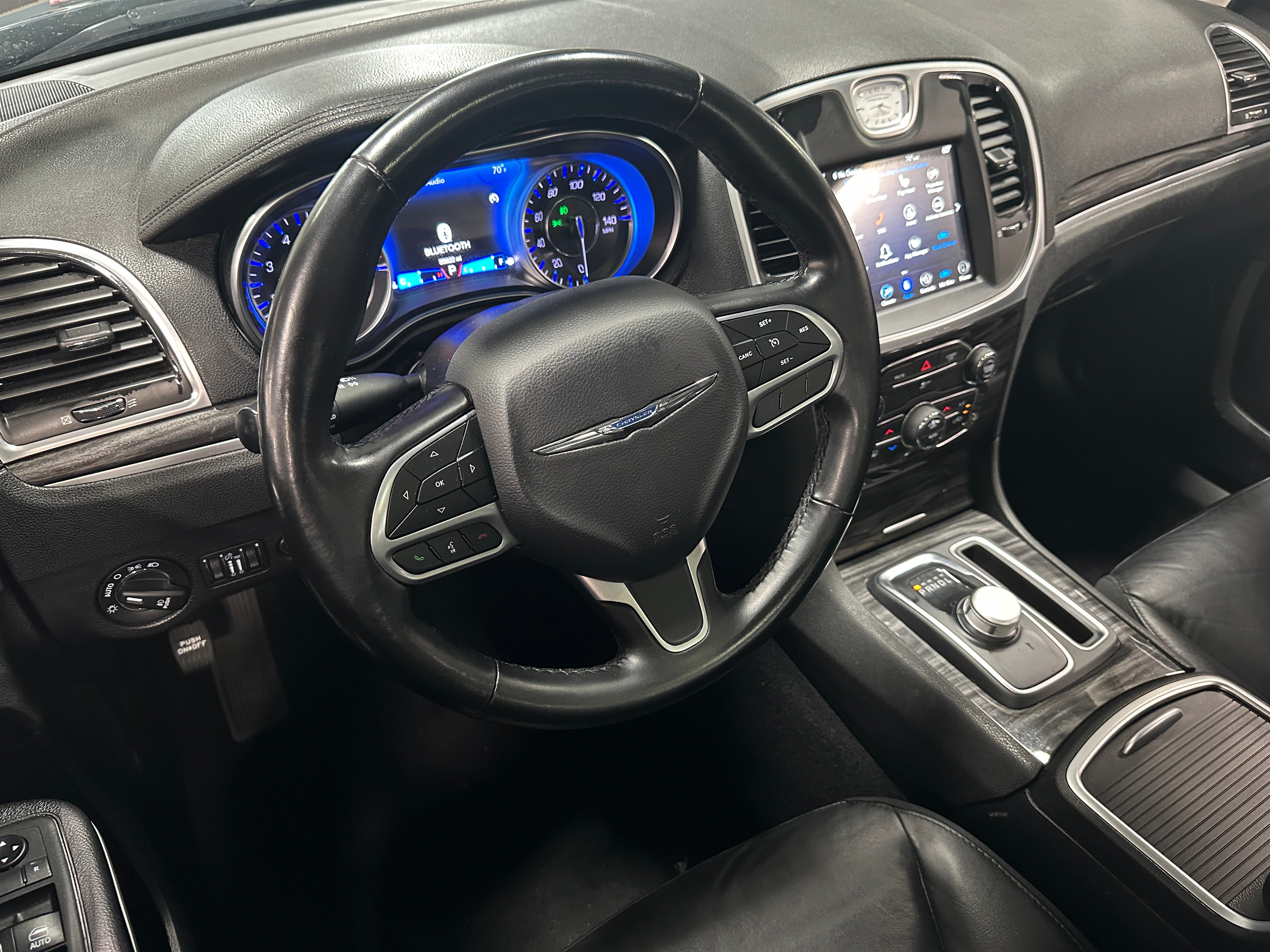 2019 Chrysler 300 Touring 2