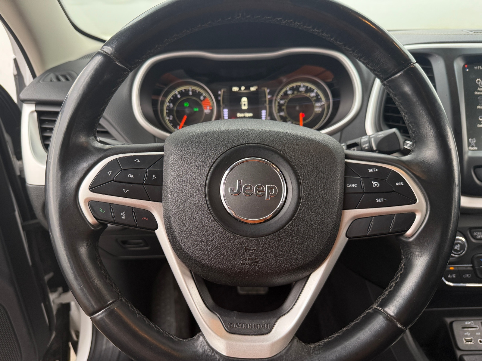 Thumbnail: 2018 Jeep Cherokee - 5