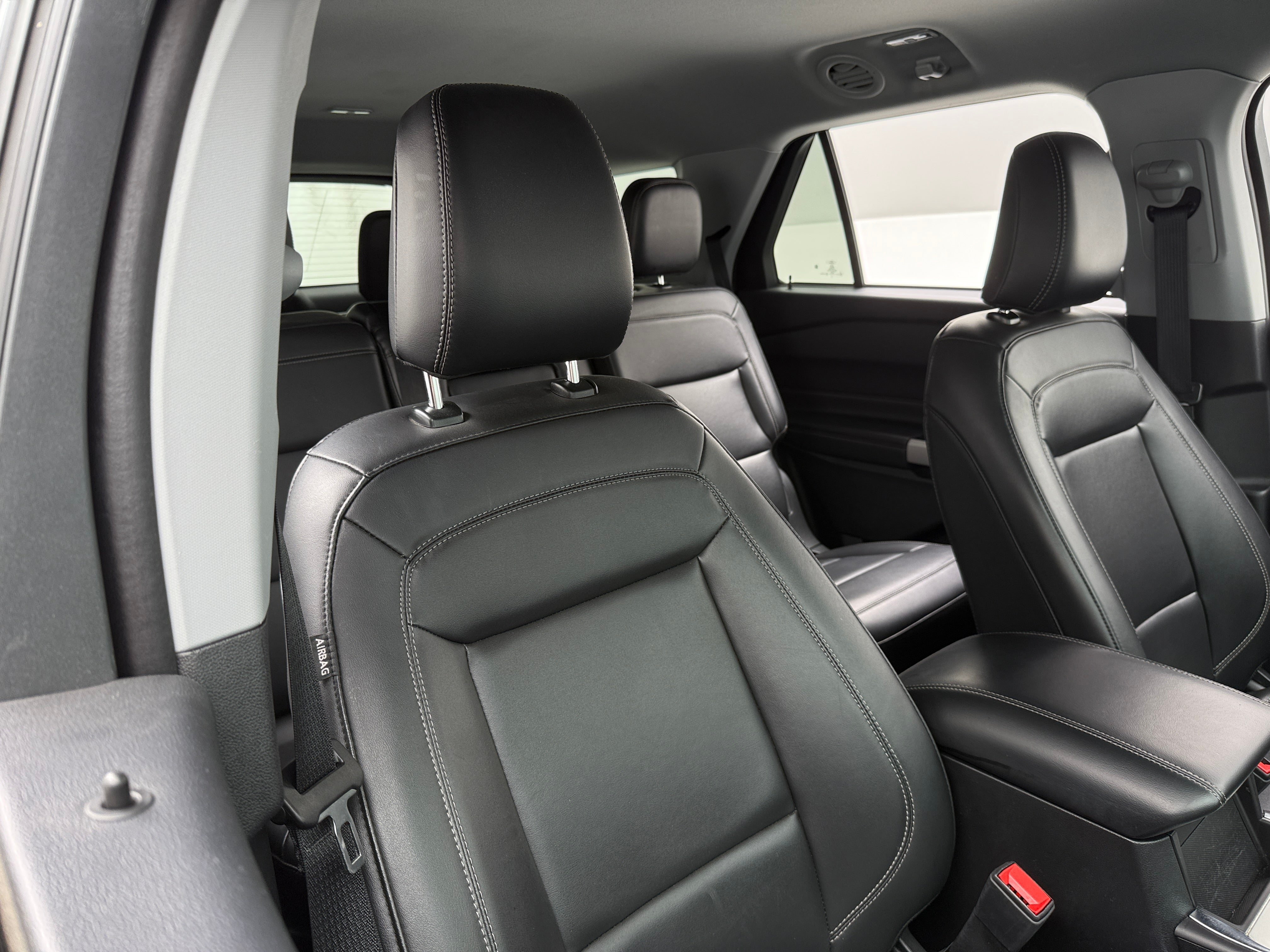 2024 Ford Explorer XLT 2