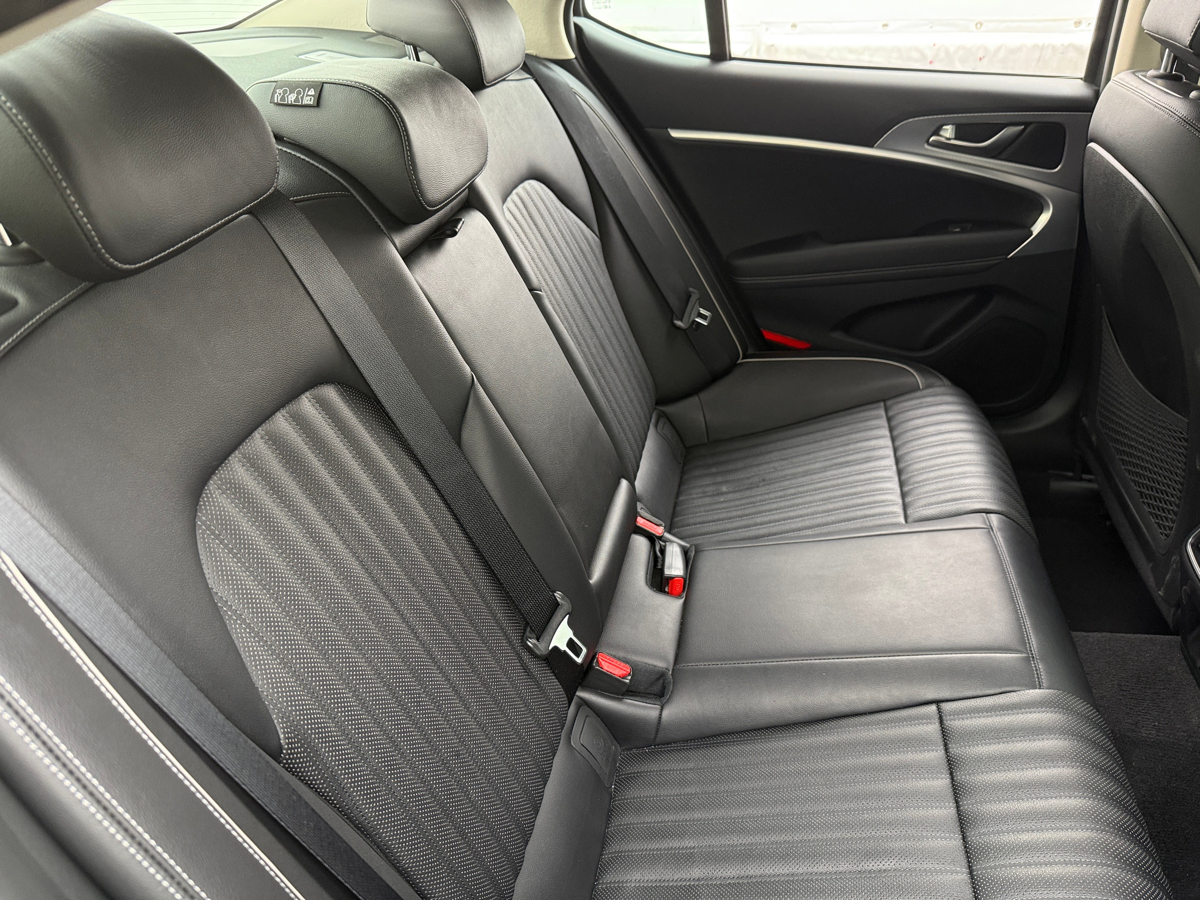 2022 Genesis G70 2.0T 5