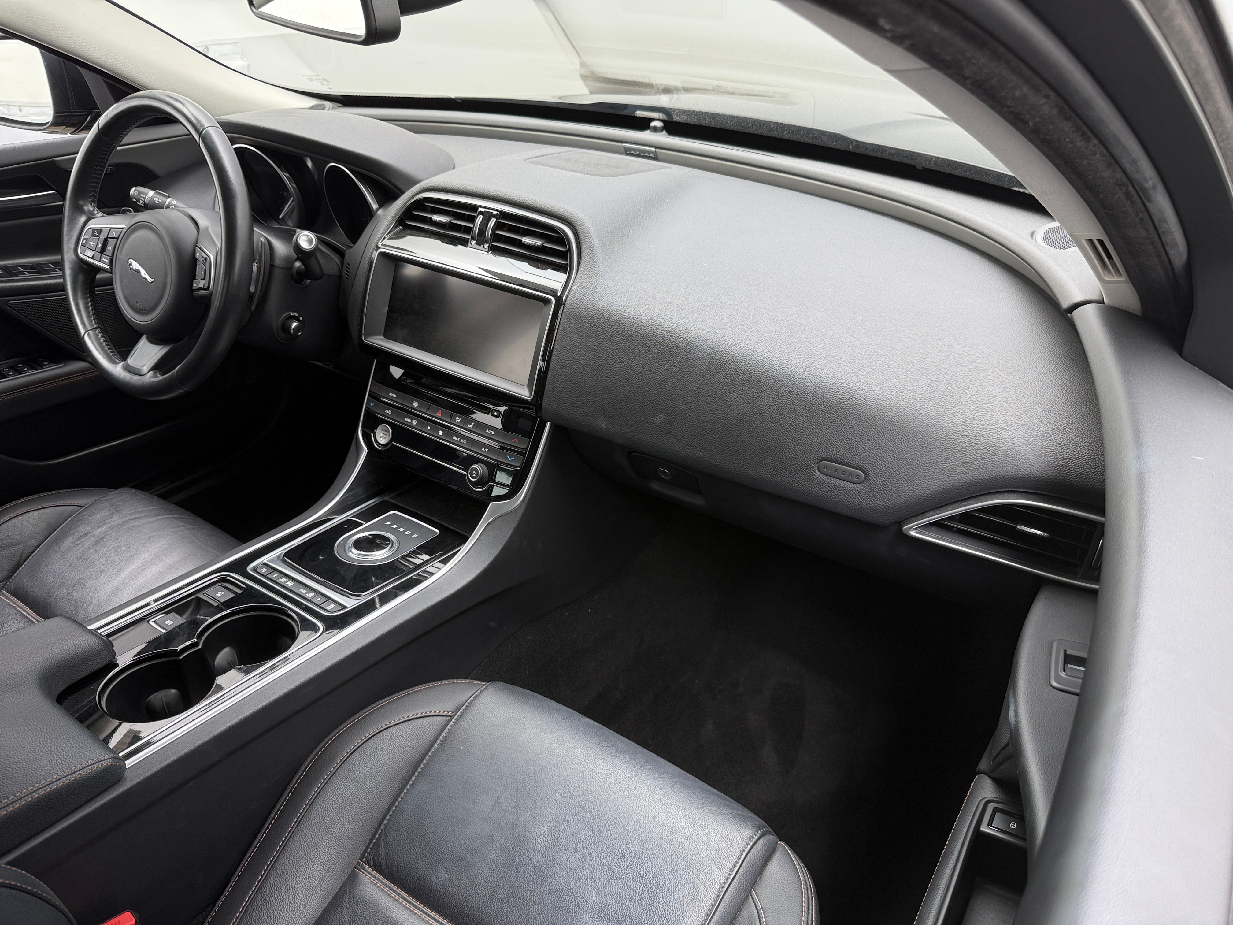 2017 Jaguar XE Prestige 2