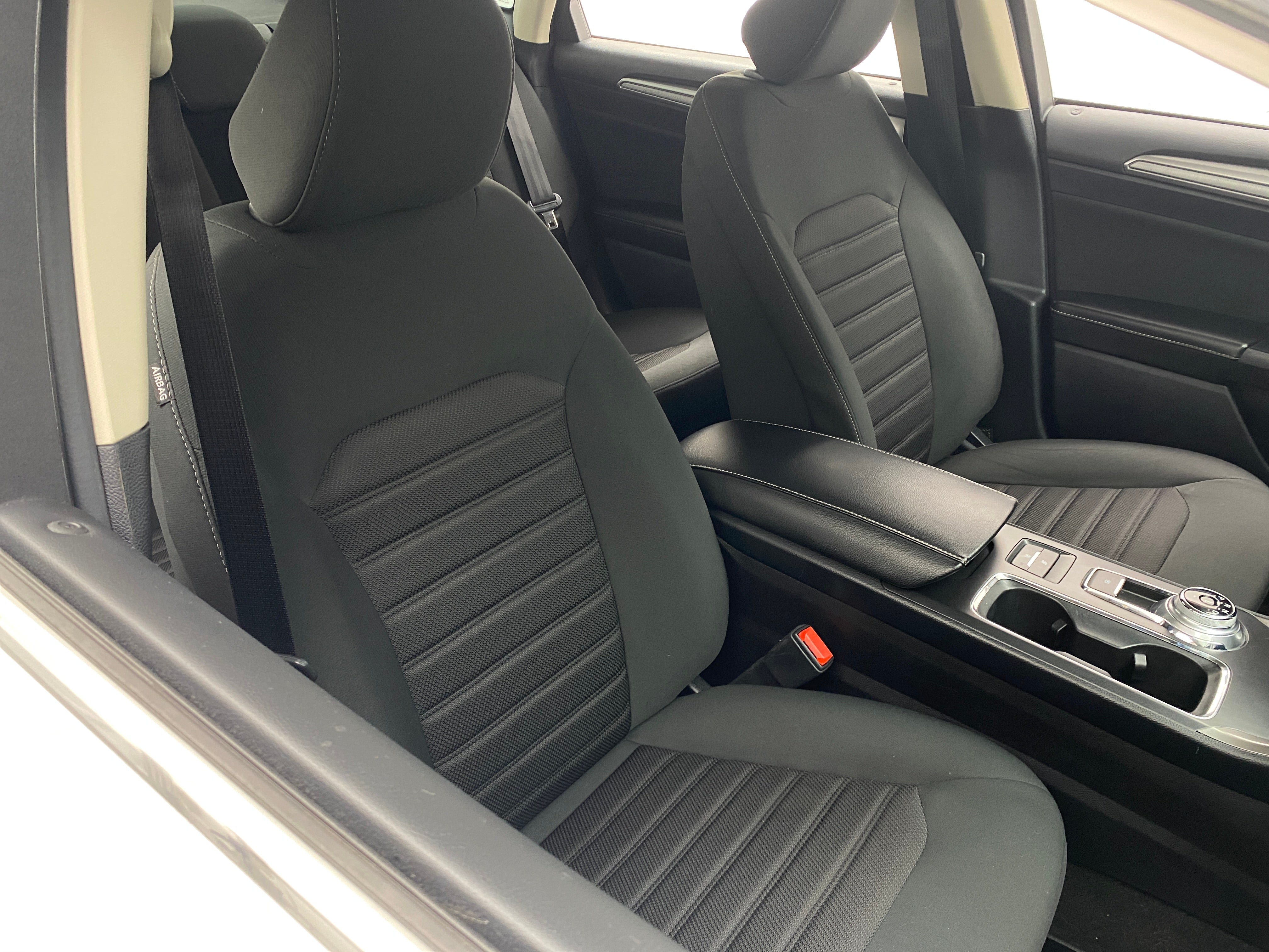 2020 Ford Fusion SE 2