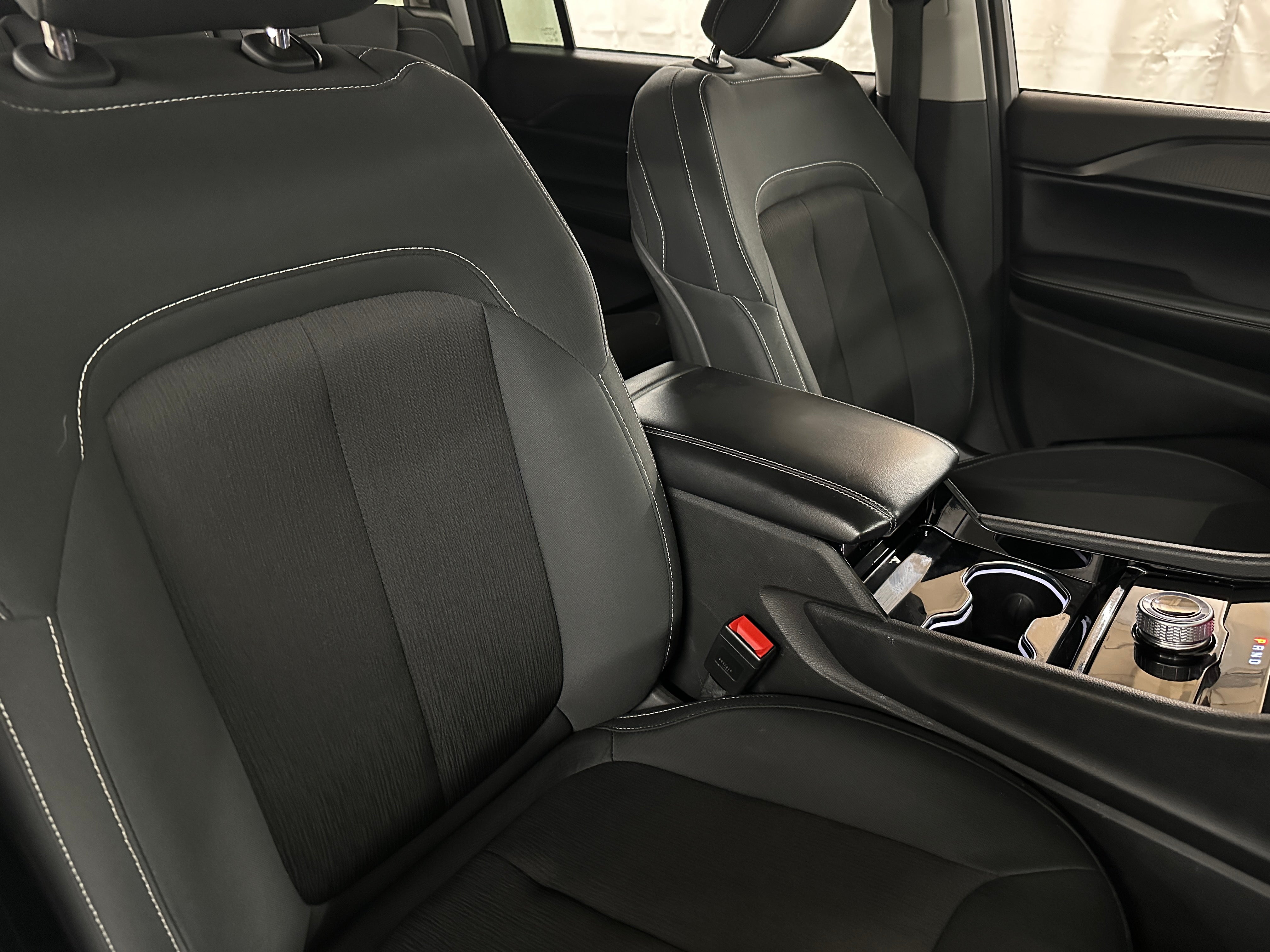 2023 Jeep Grand Cherokee L Laredo 2