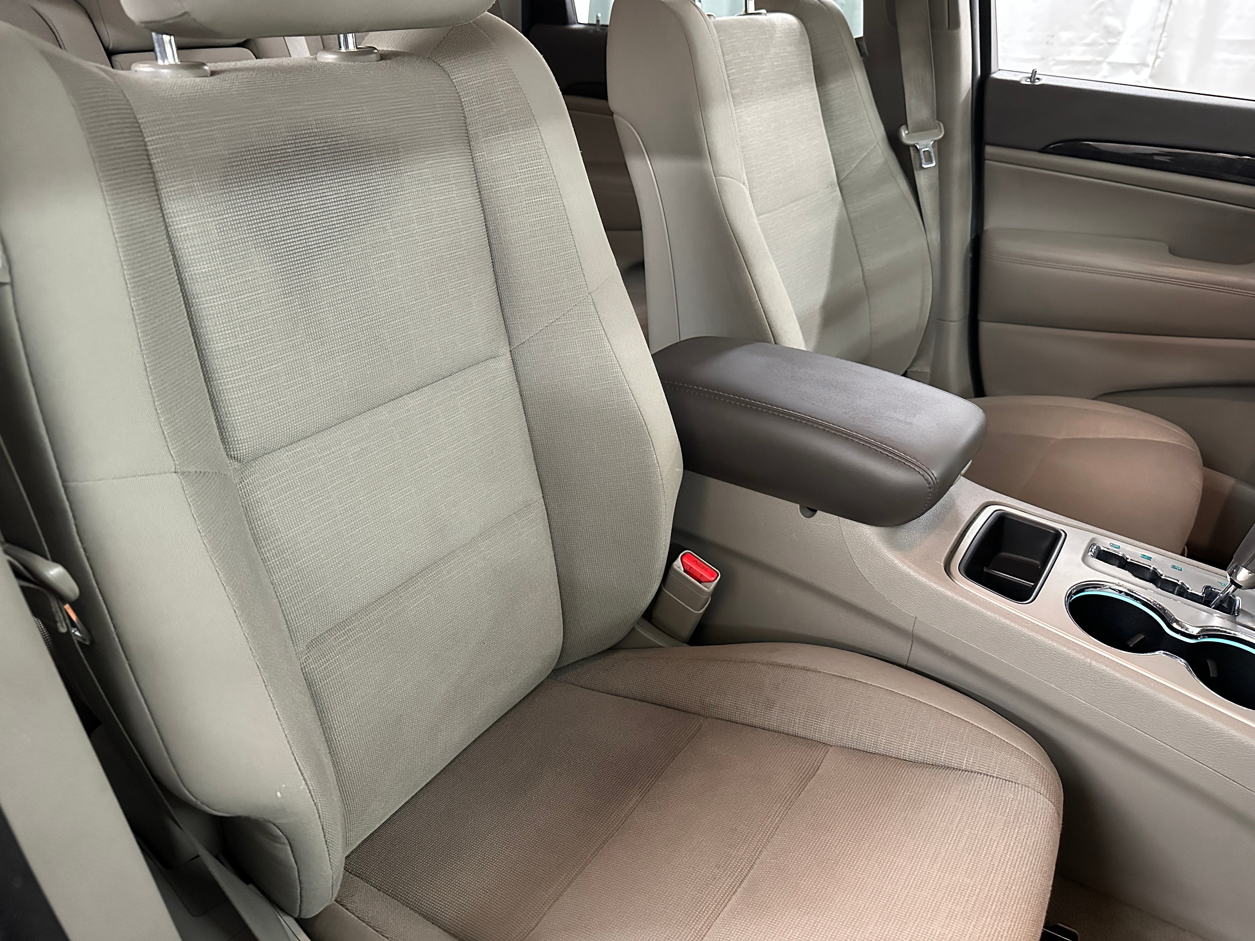 2012 Jeep Grand Cherokee Laredo 2