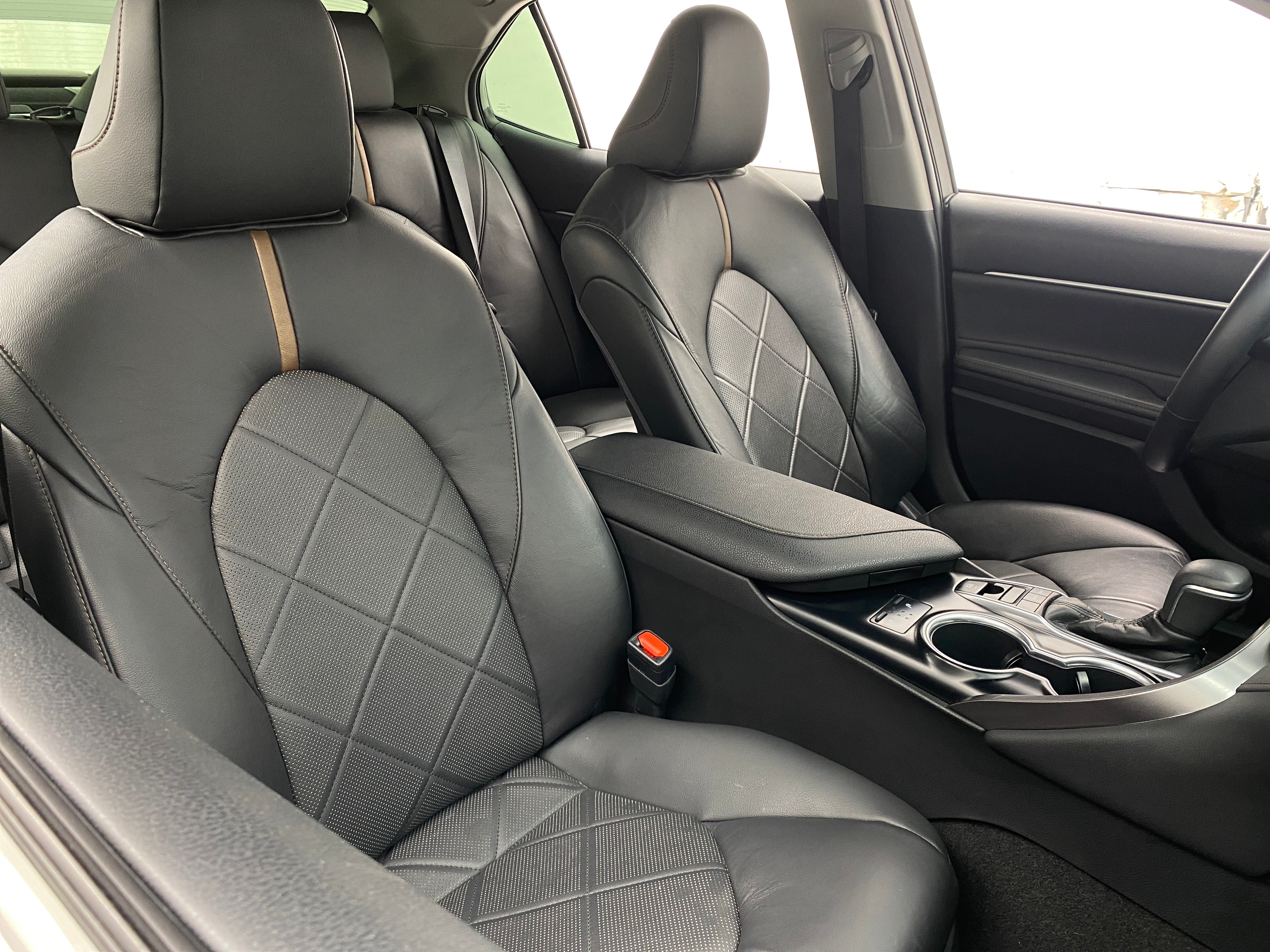 2018 Toyota Camry XLE 2