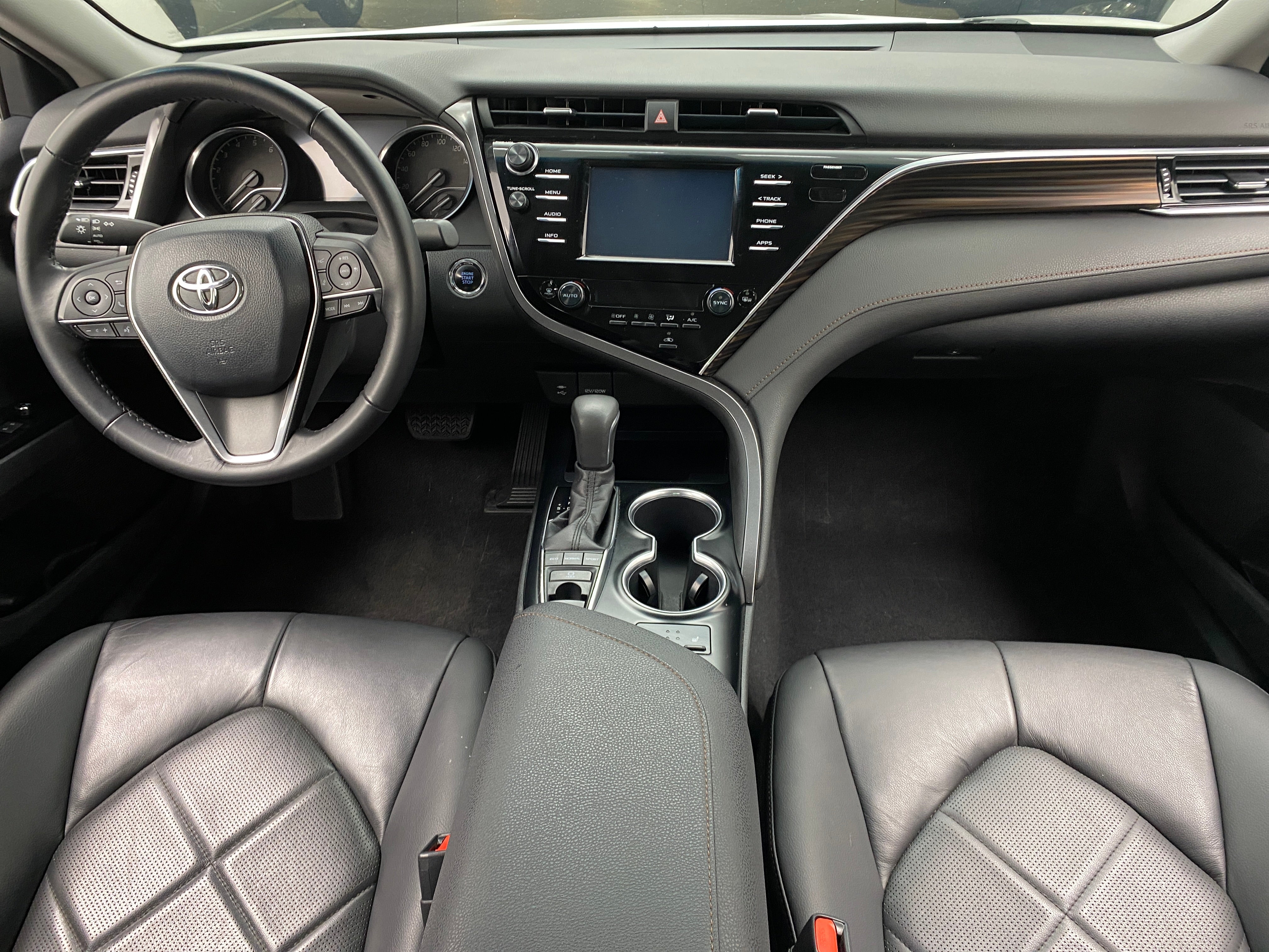 2018 Toyota Camry XLE 3