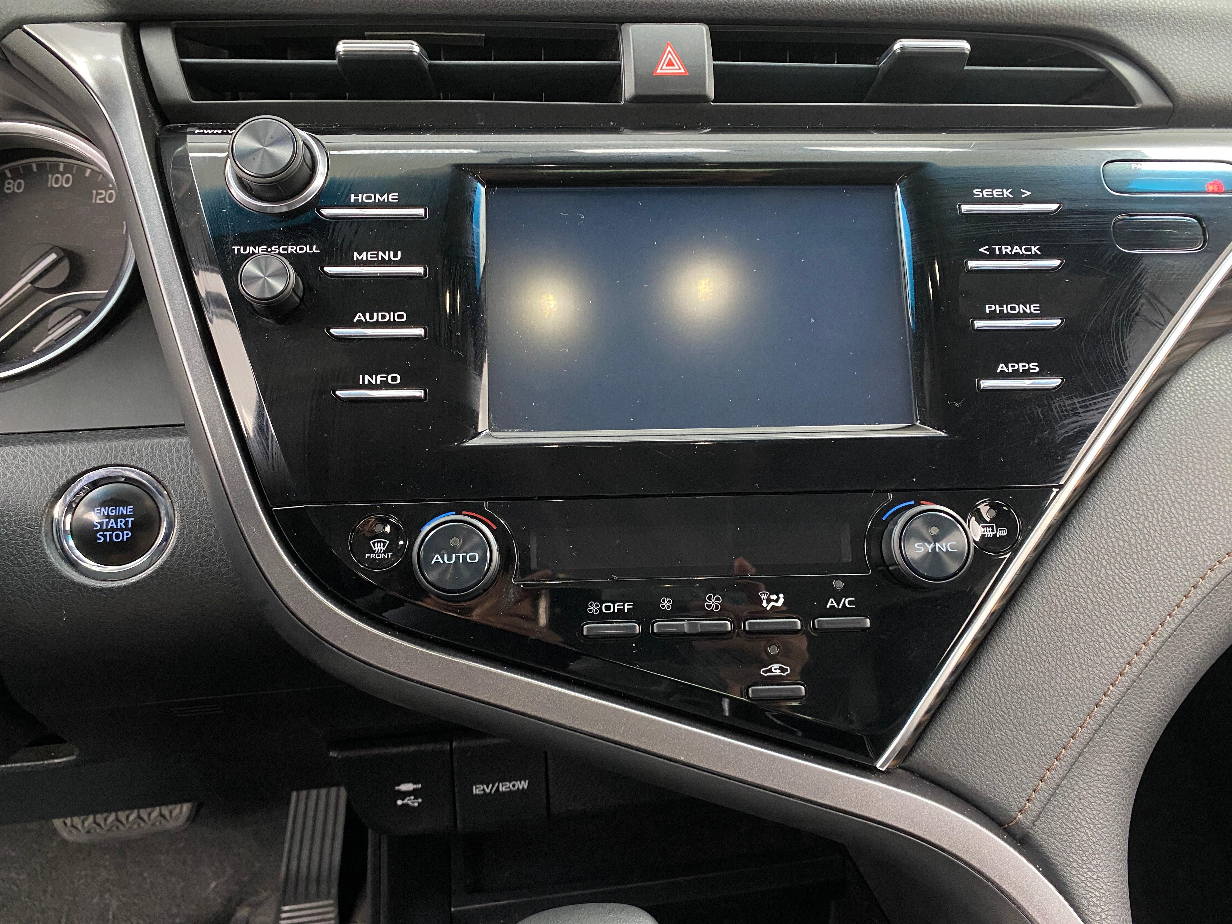 2018 Toyota Camry XLE 4