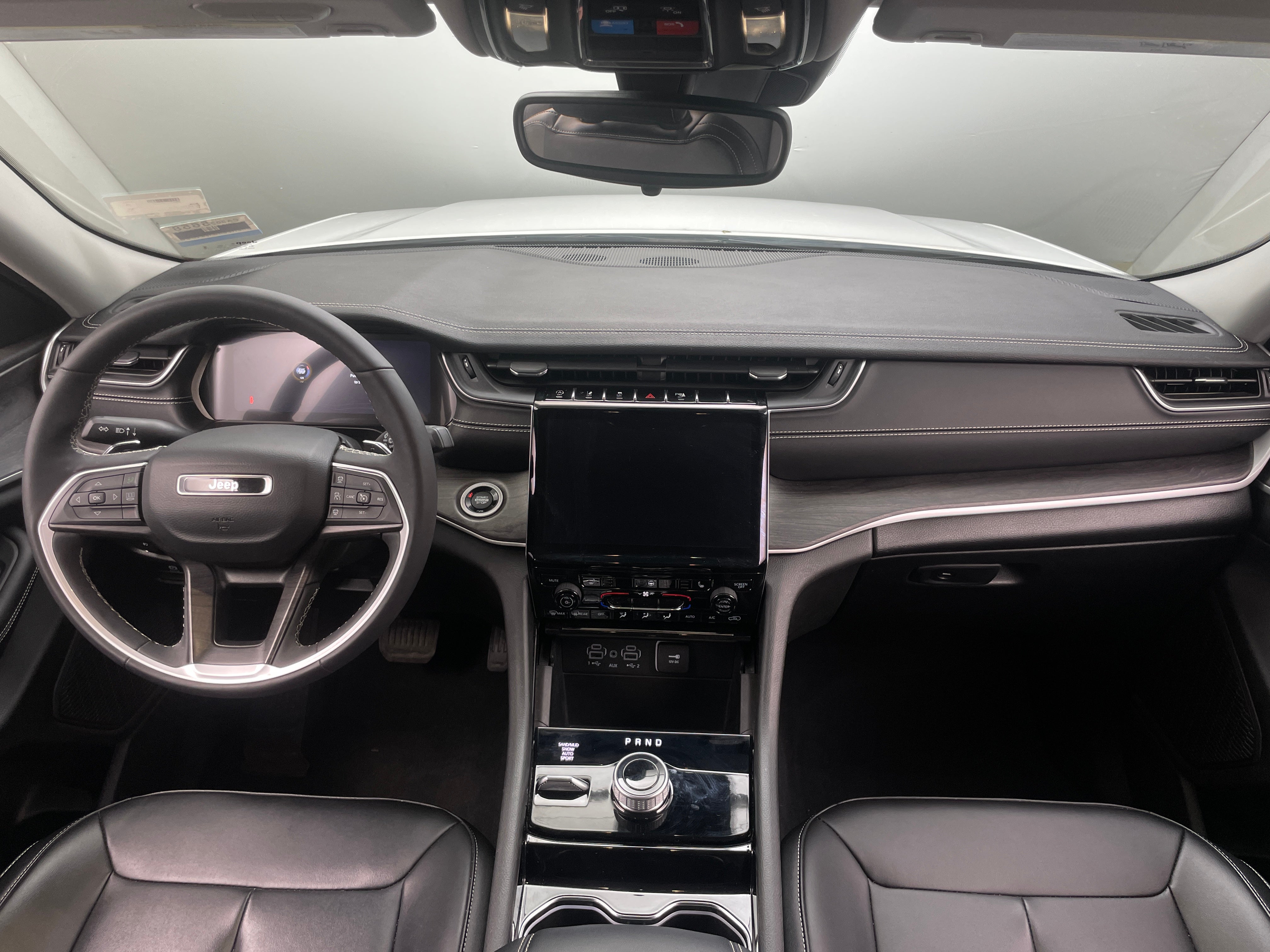 2023 Jeep Grand Cherokee Limited Edition 2