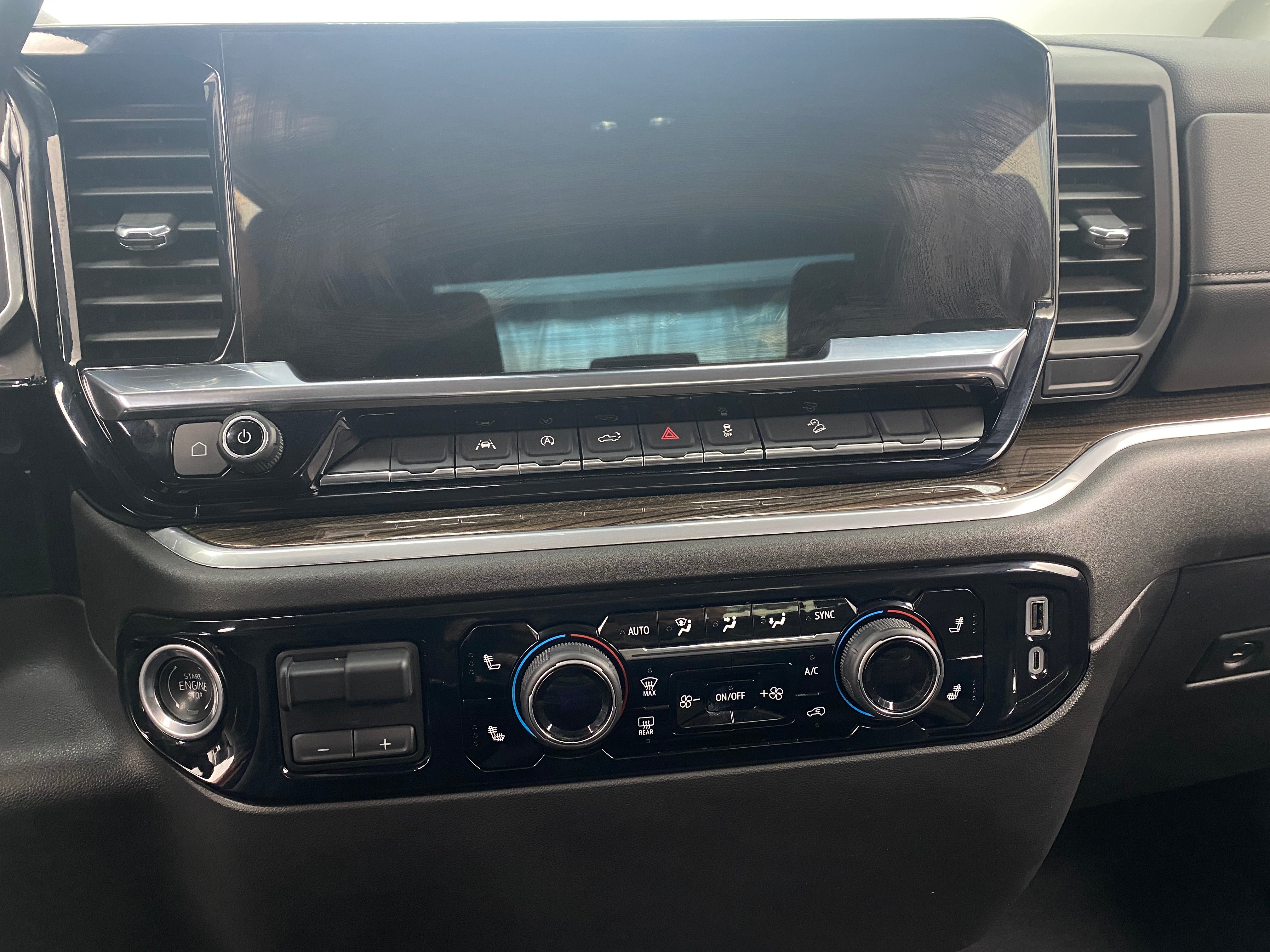 2024 Chevrolet Silverado 1500 LT 4