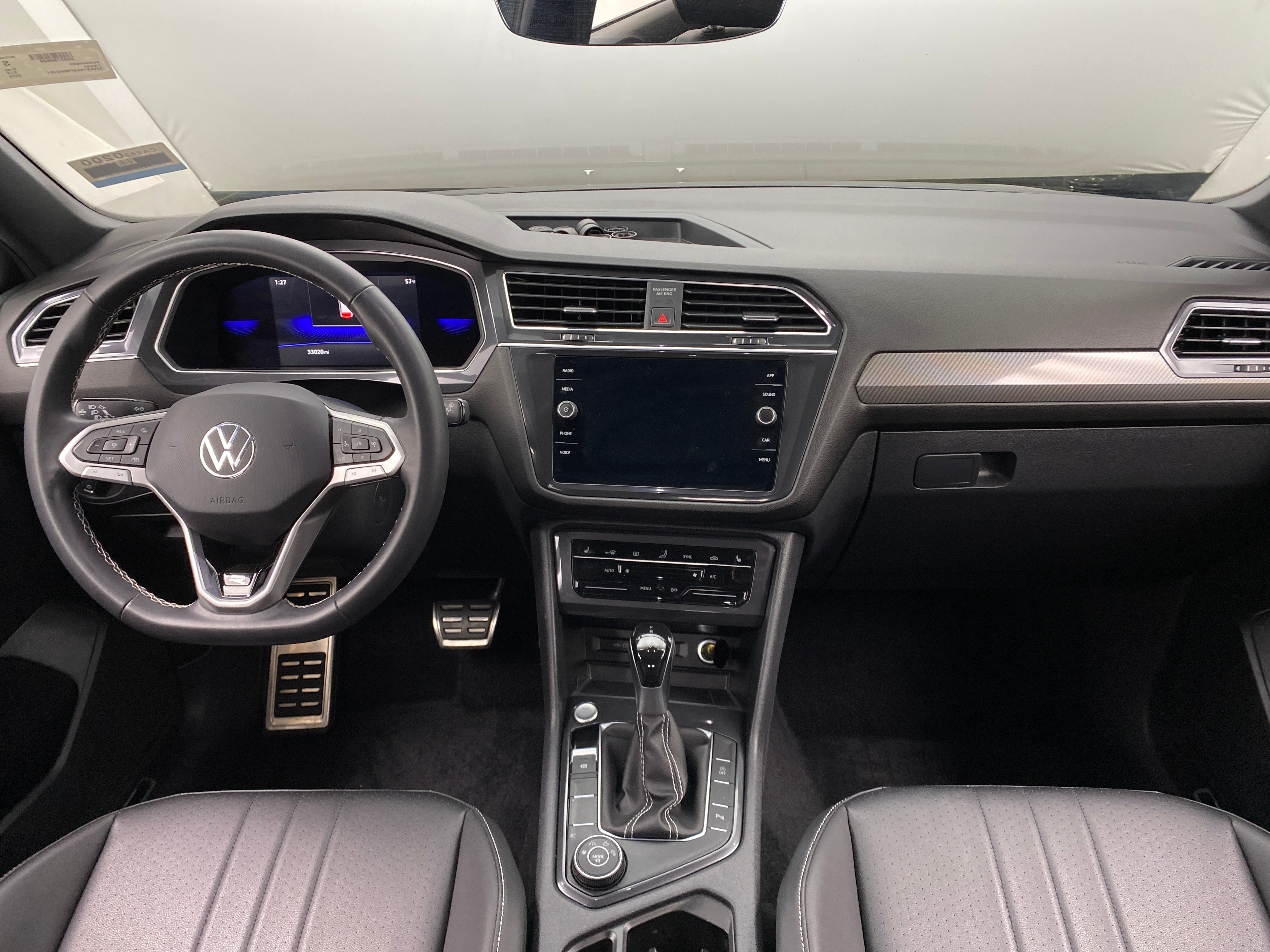 2023 Volkswagen Tiguan SE R-Line Black 2