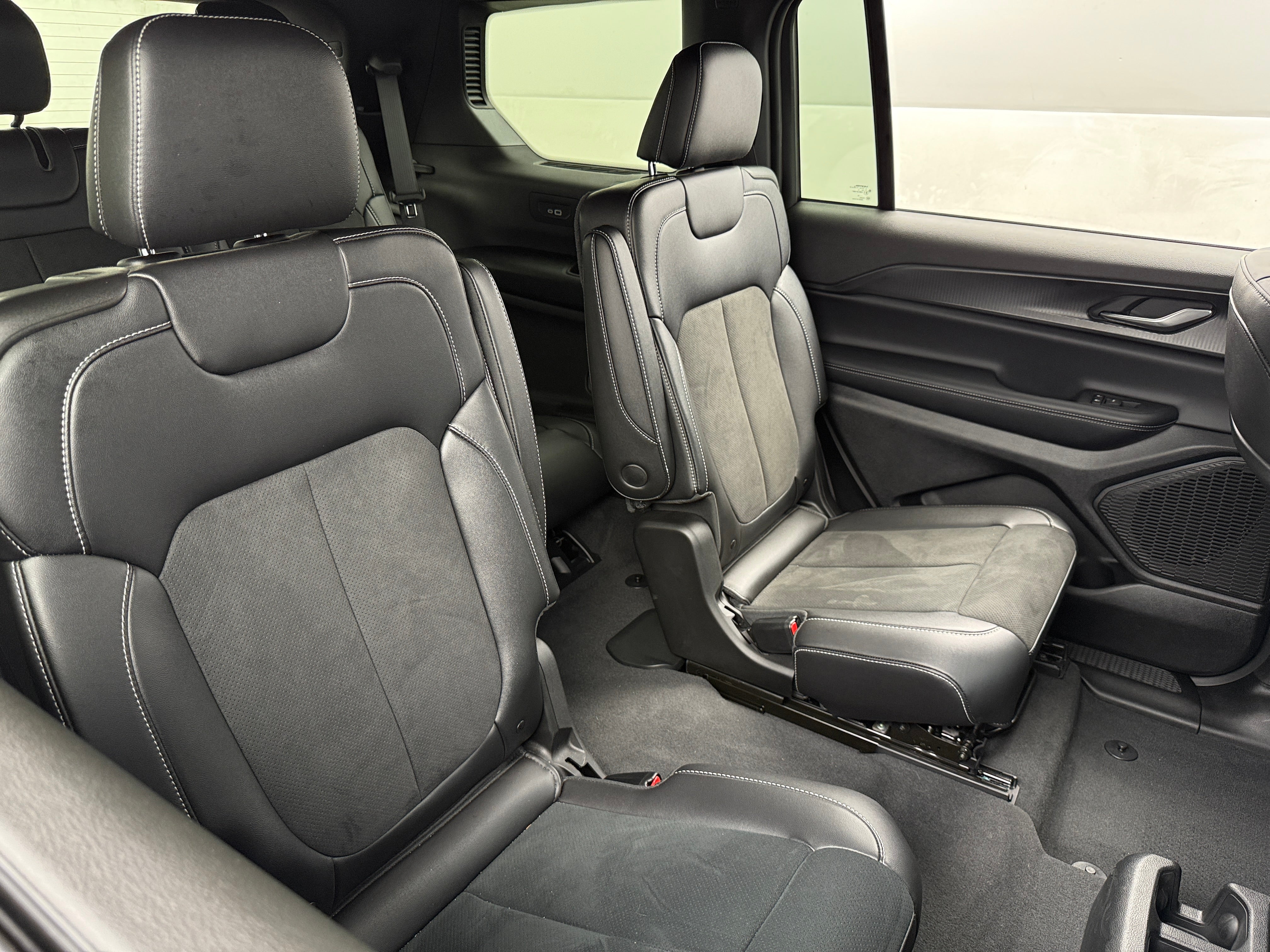 2024 Jeep Grand Cherokee L Altitude 5