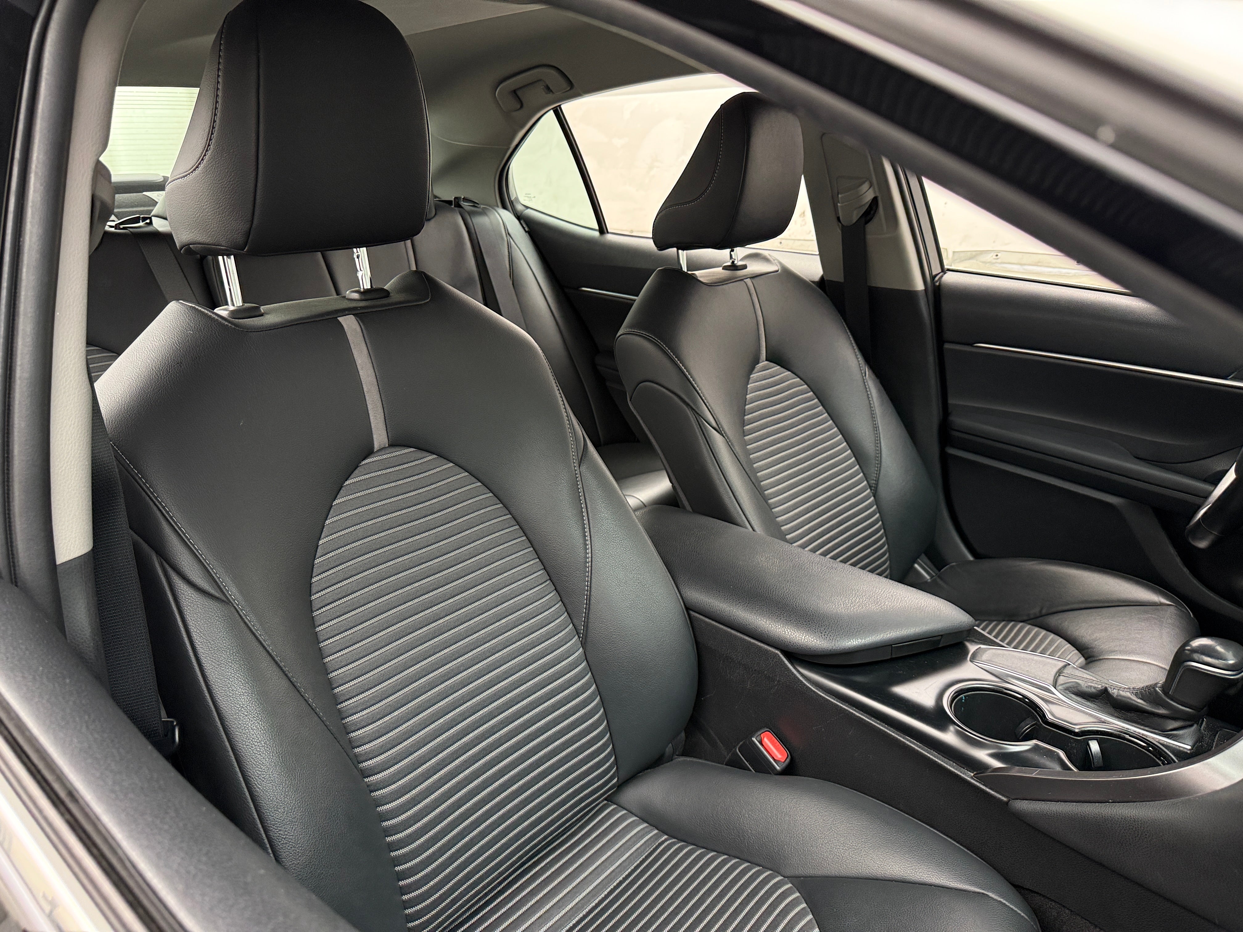 2019 Toyota Camry SE 2