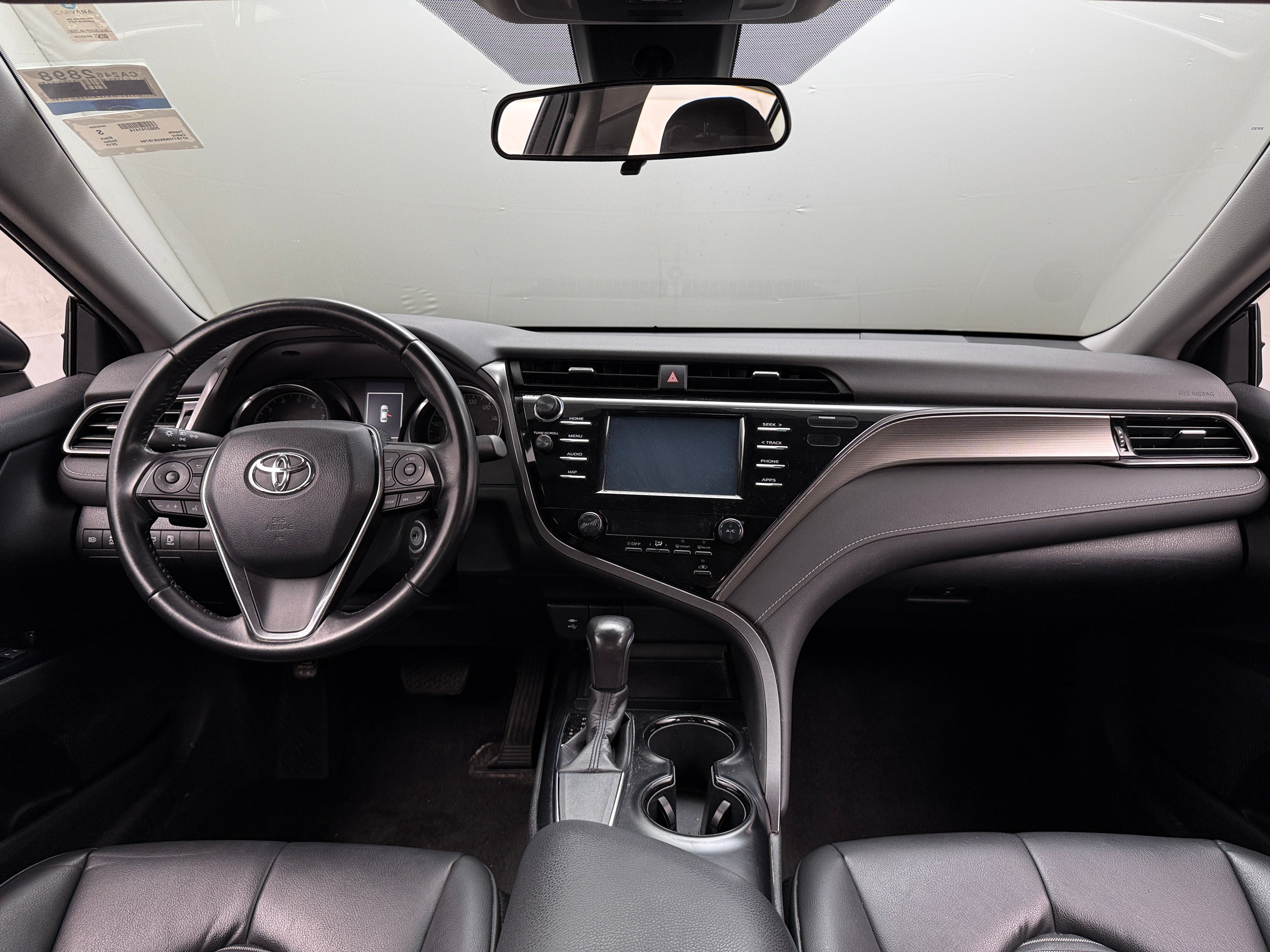 2019 Toyota Camry SE 3