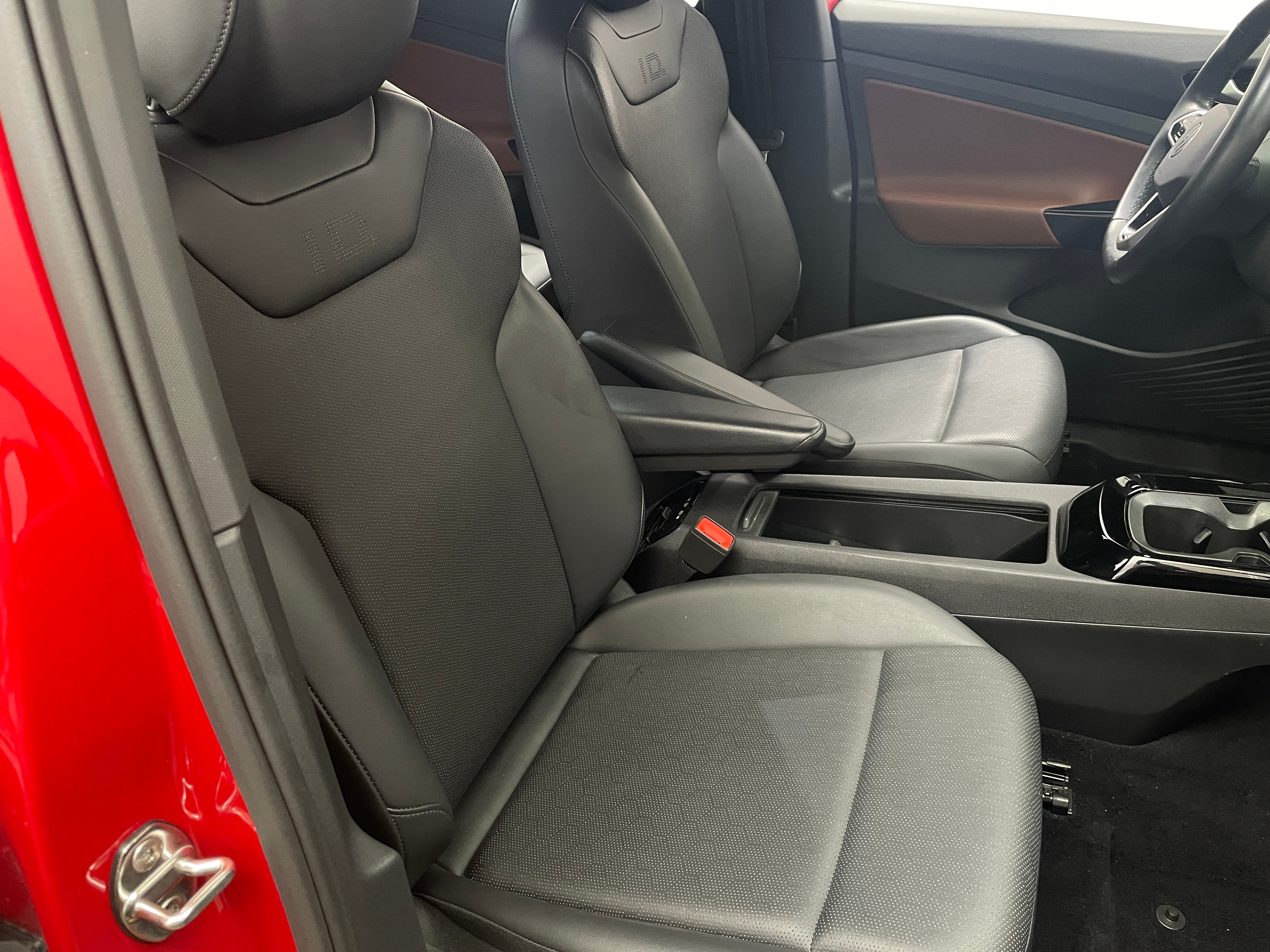 2022 Volkswagen ID.4 Pro S 2
