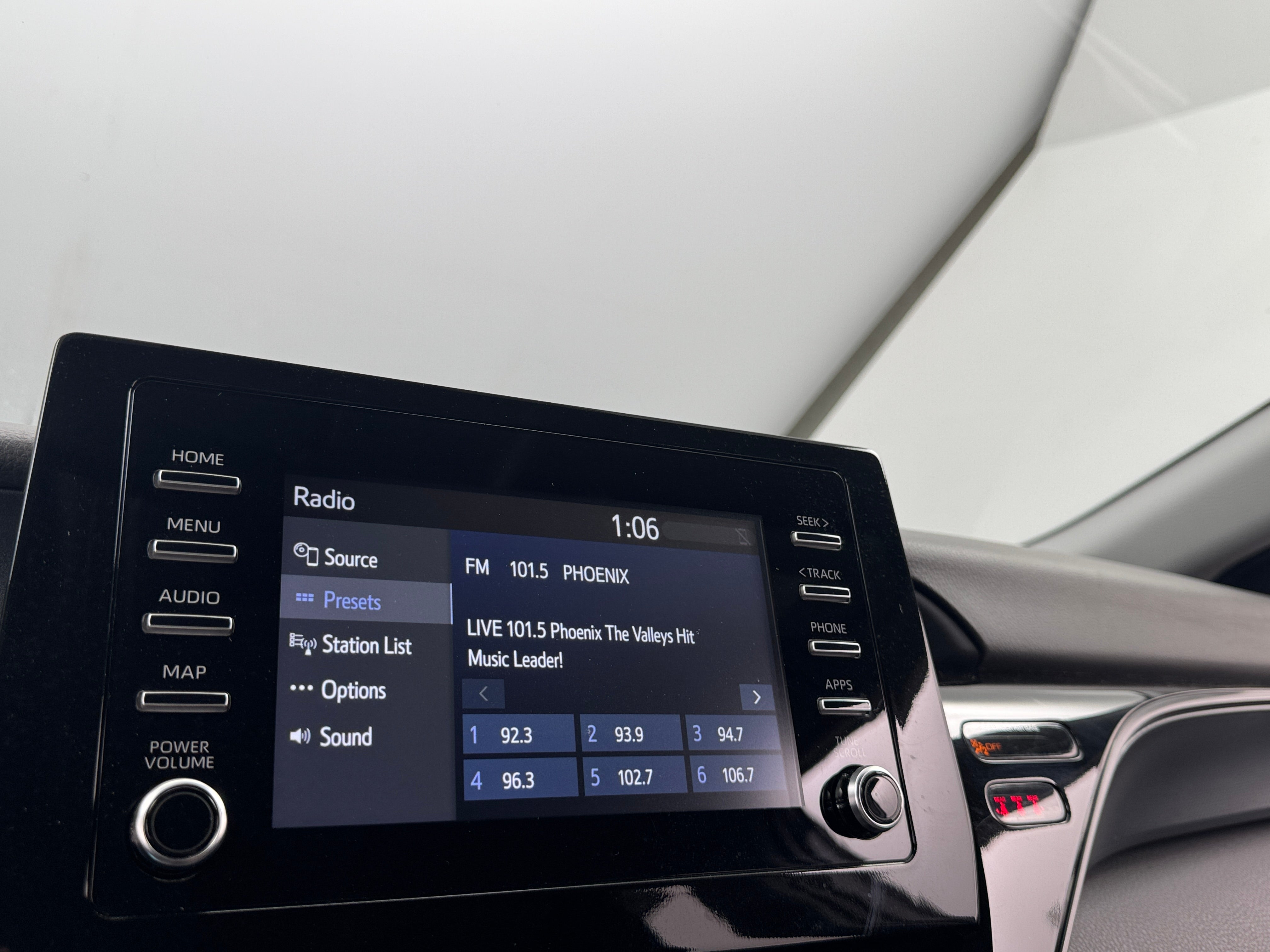 2023 Toyota Camry LE 4