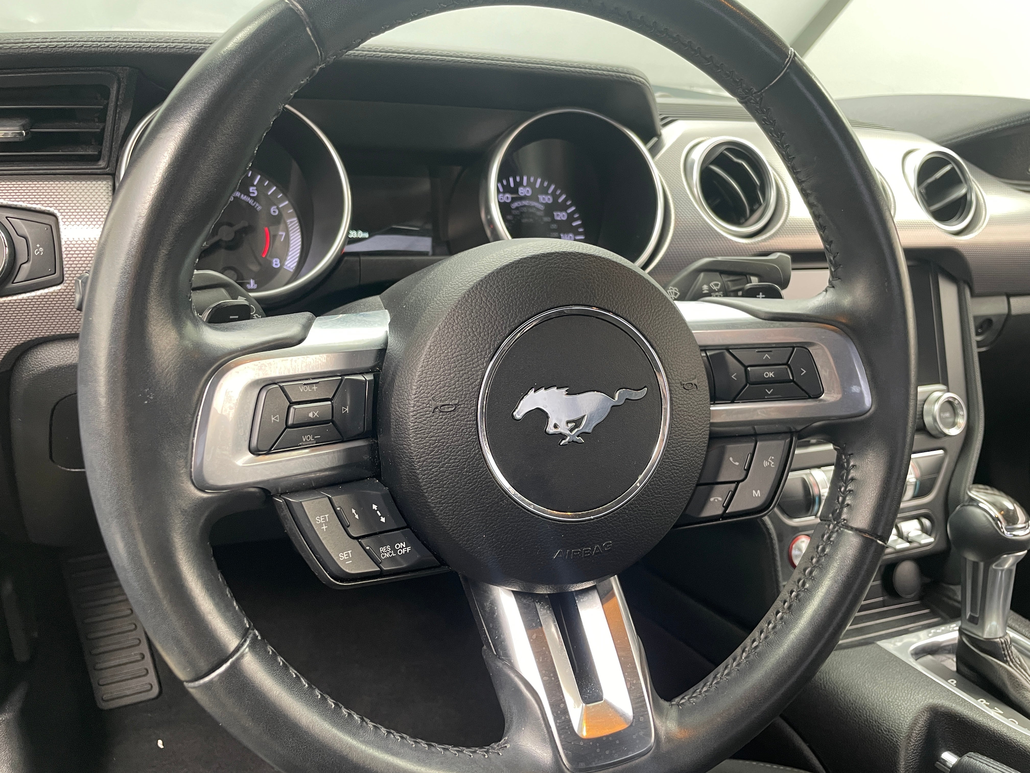 2019 Ford Mustang  4