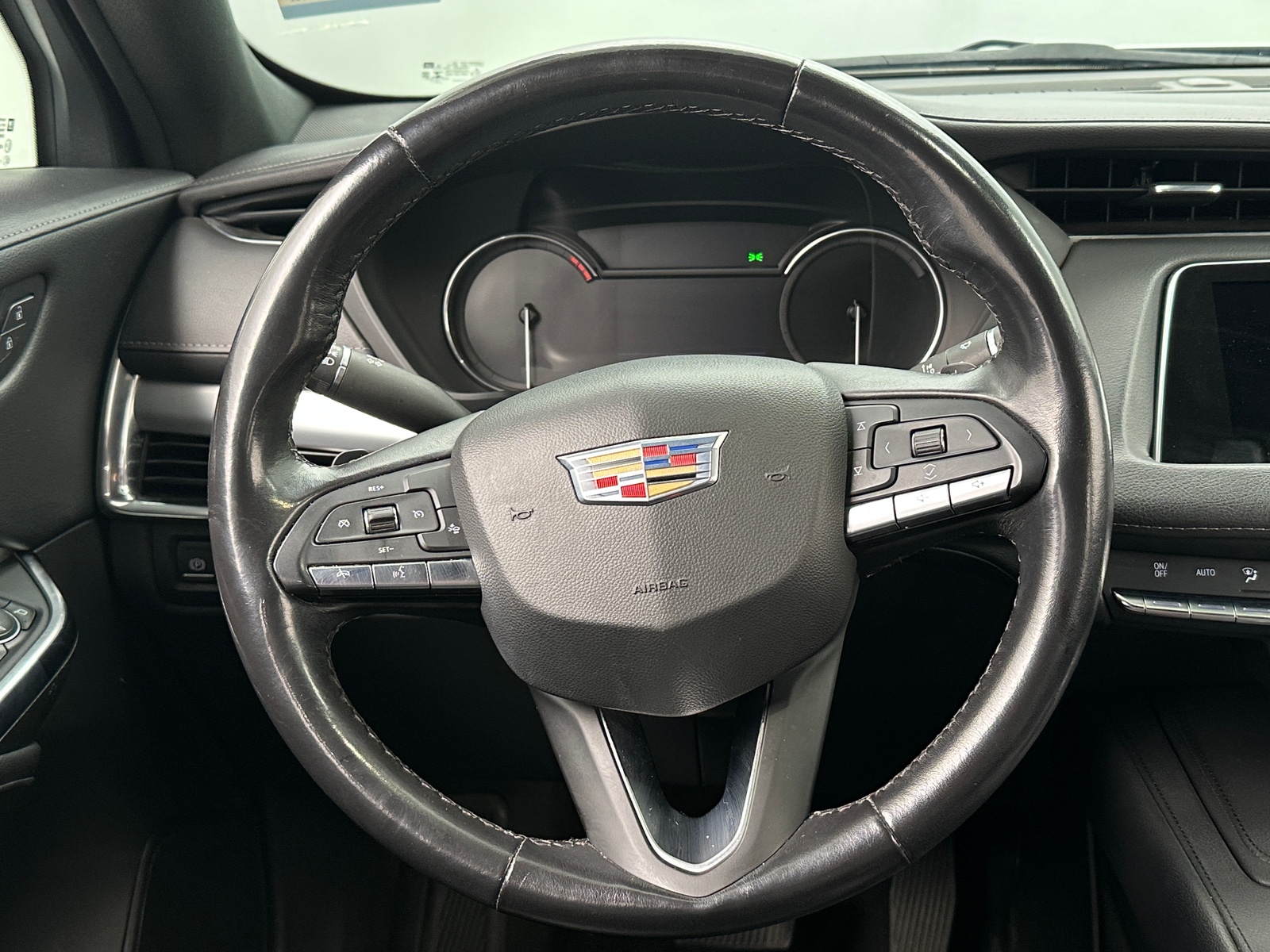 Thumbnail: 2022 Cadillac XT4 - 4