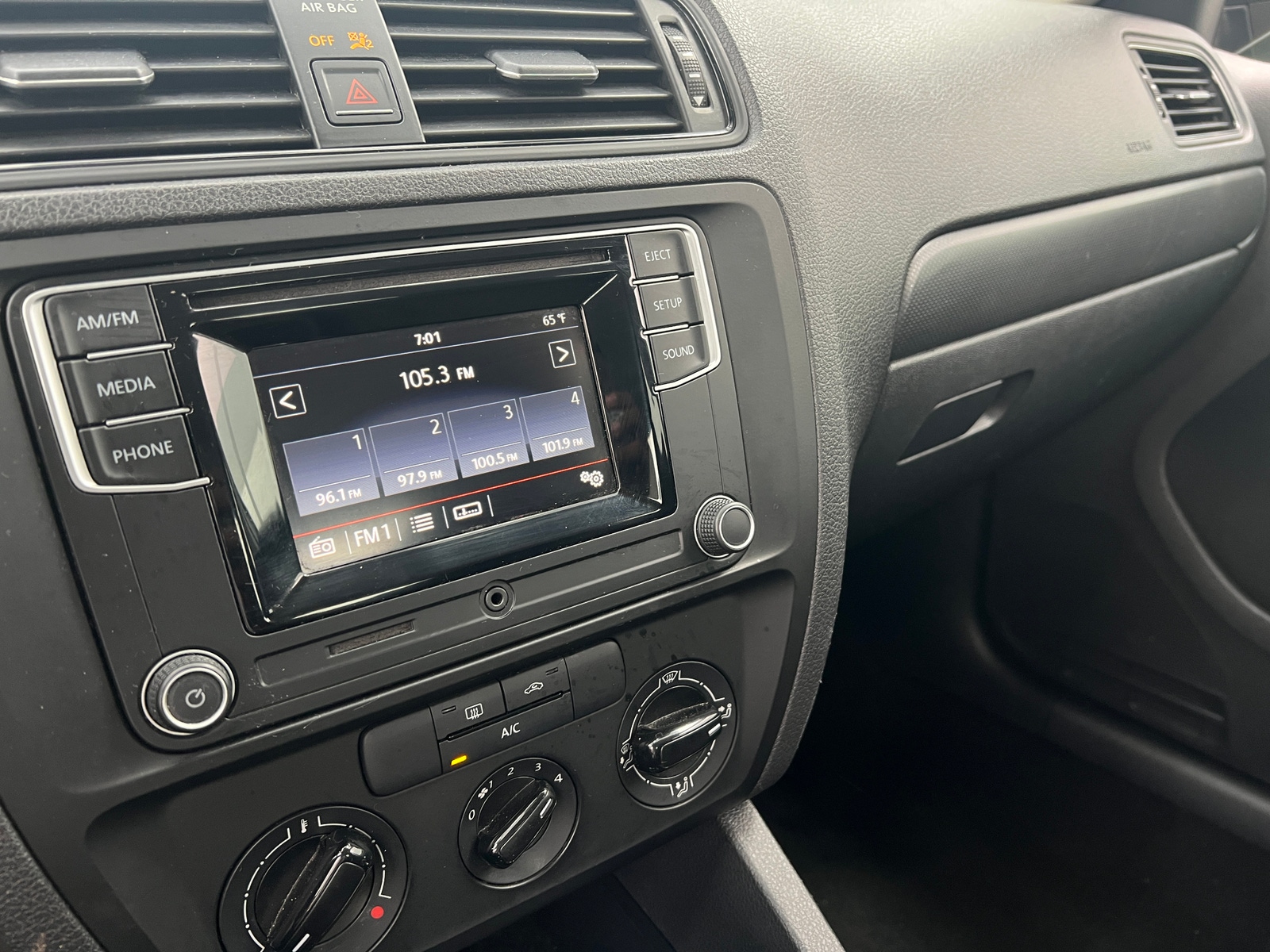 Thumbnail: 2016 Volkswagen Jetta - 4