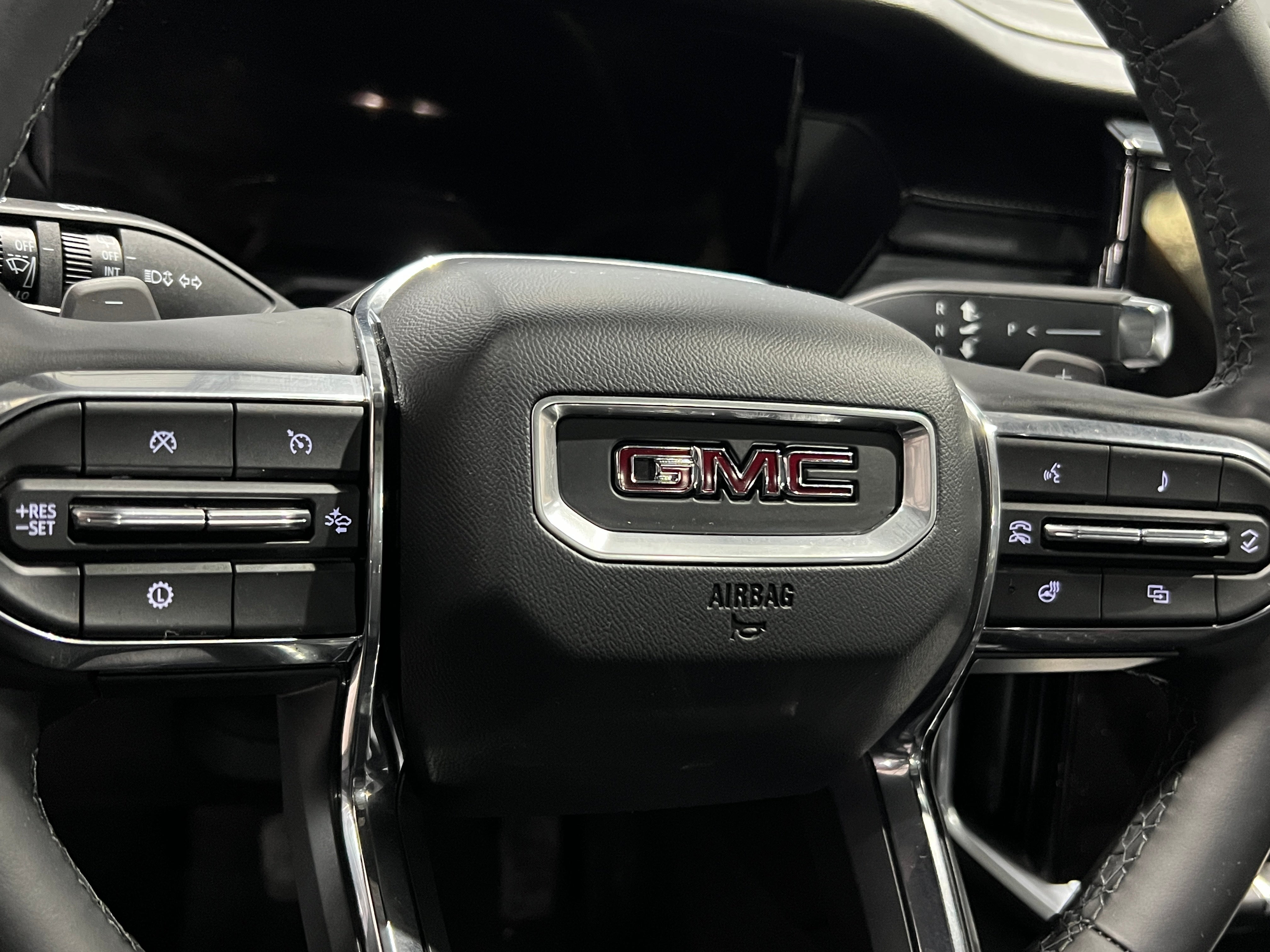 2024 GMC Acadia Elevation 4