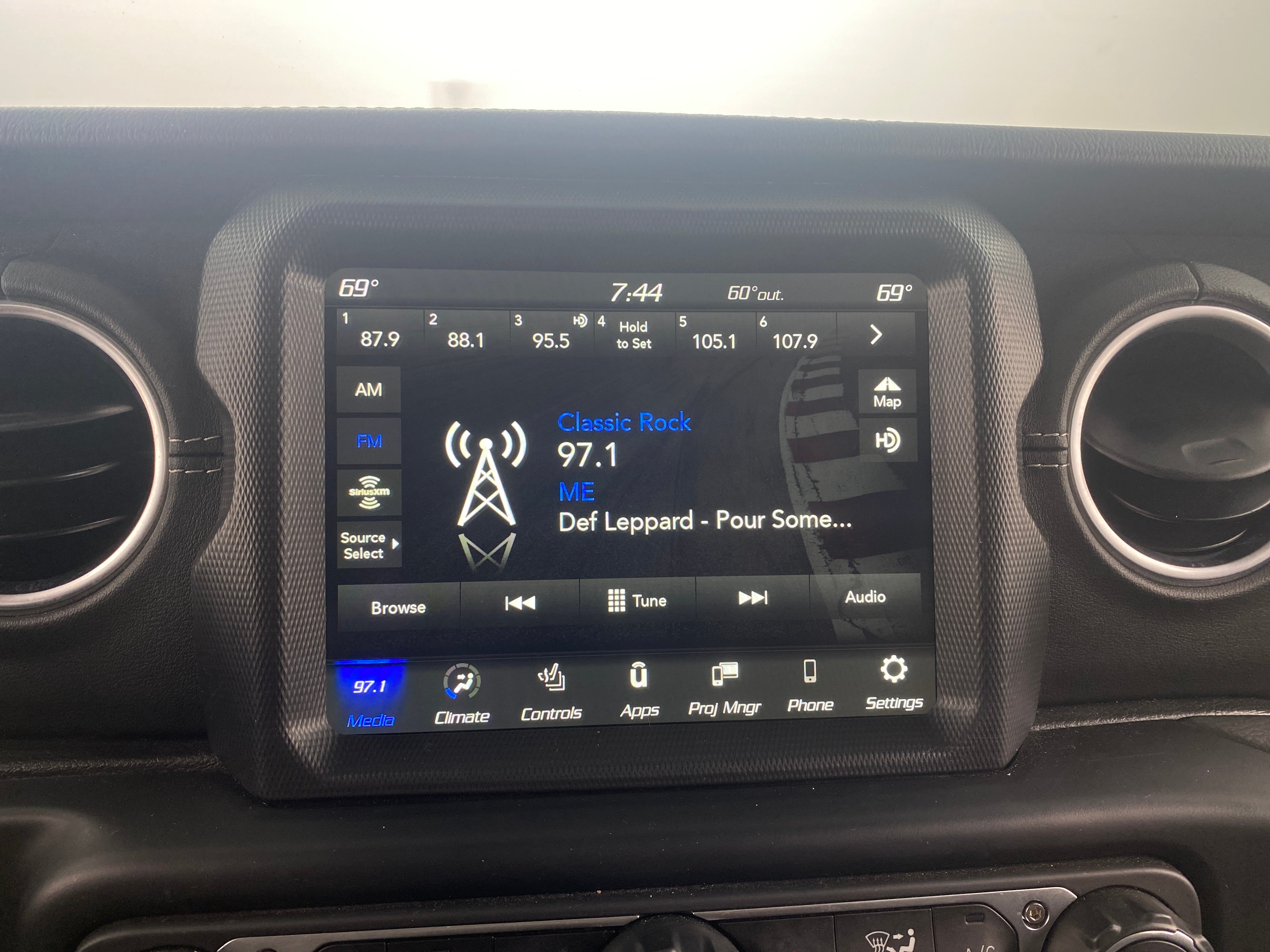 2023 Jeep Wrangler Sahara 4xe 3