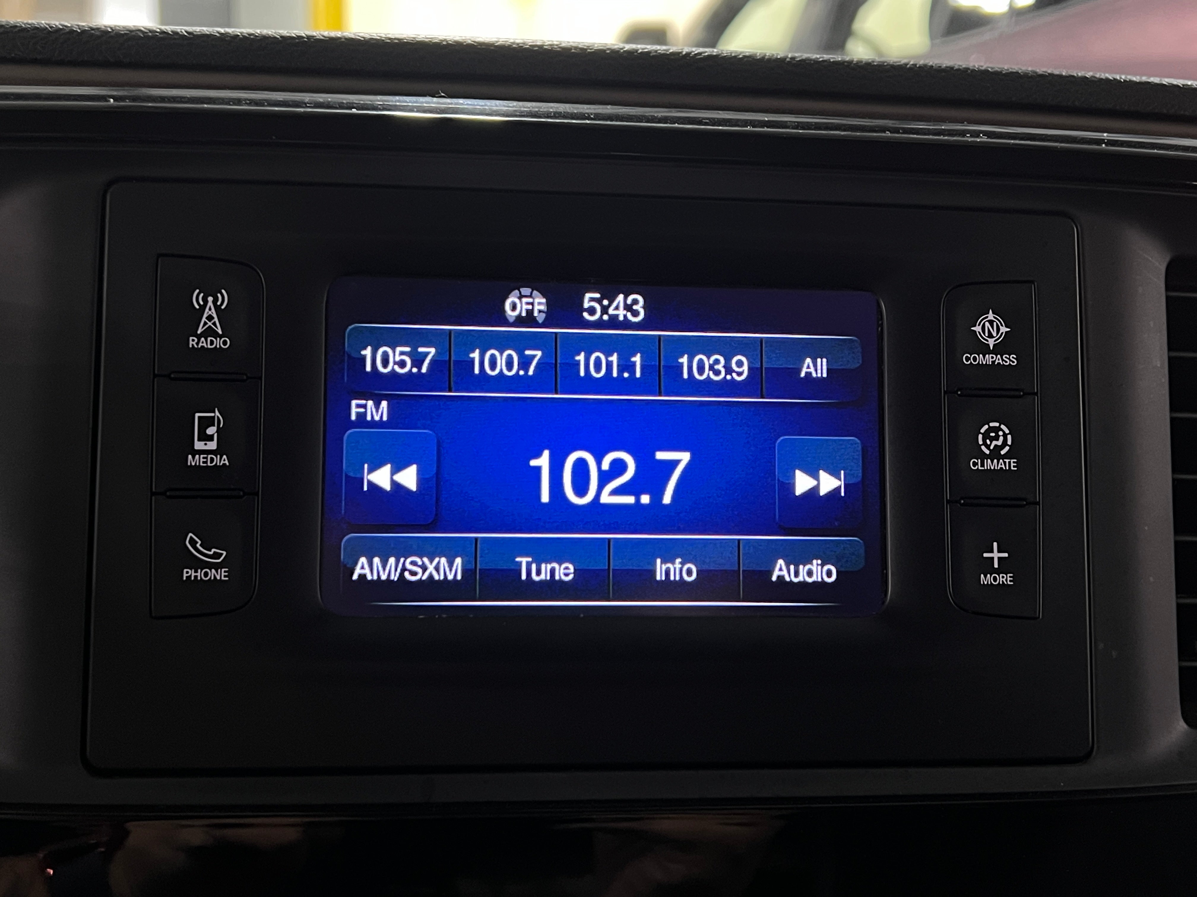 2017 Chrysler Pacifica Touring L 3