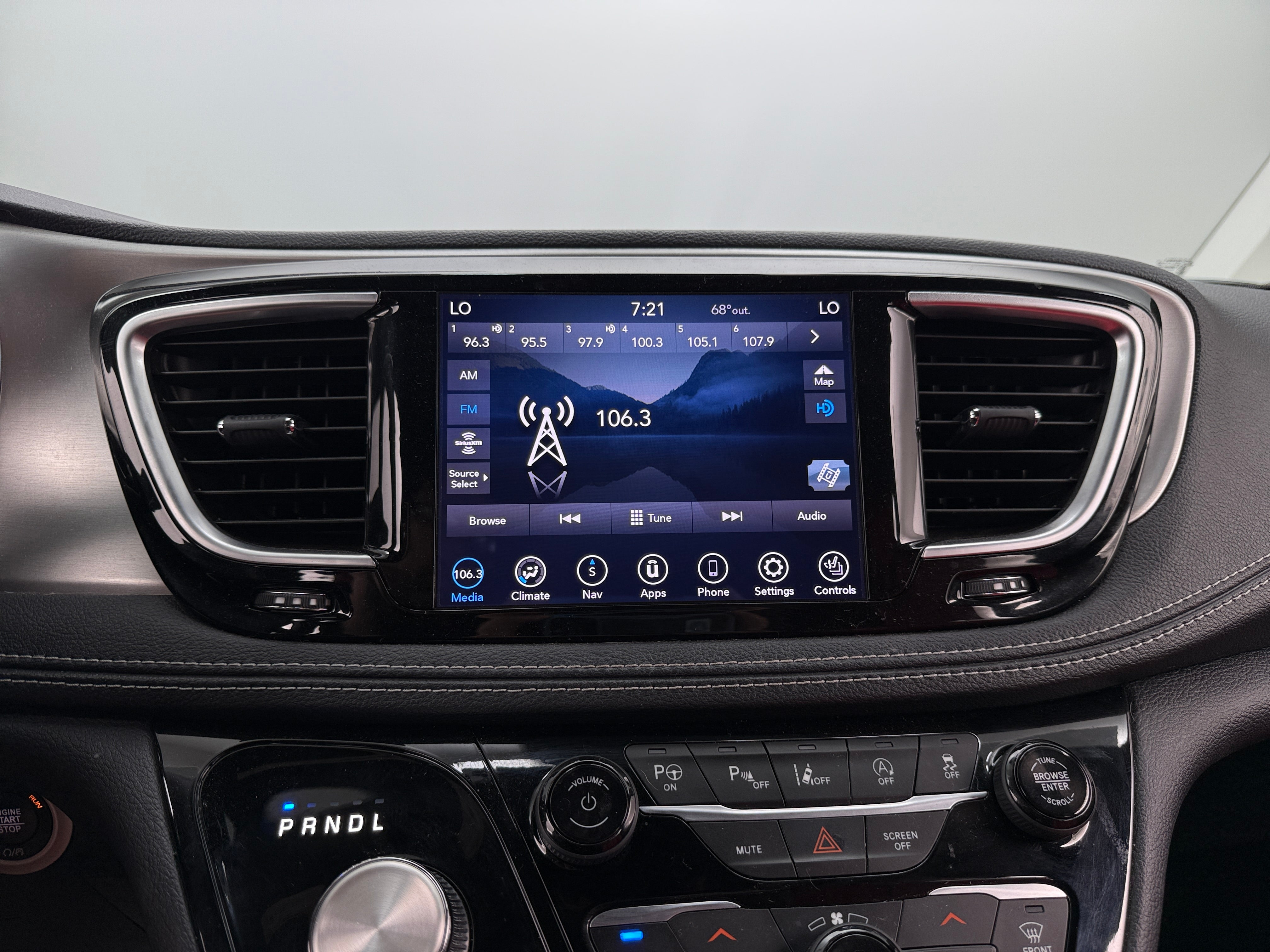 2020 Chrysler Pacifica  3