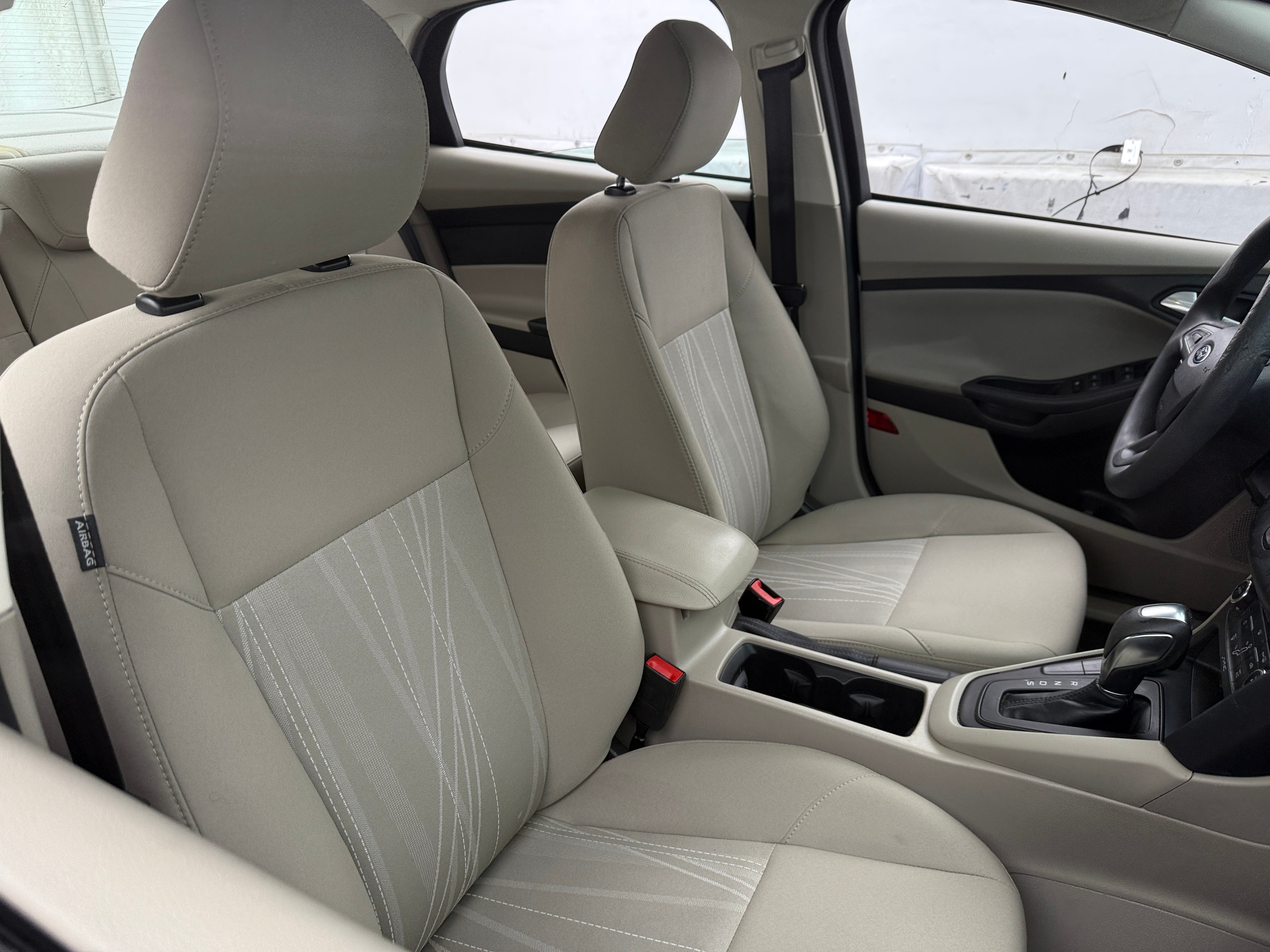 2016 Ford Focus SE 2