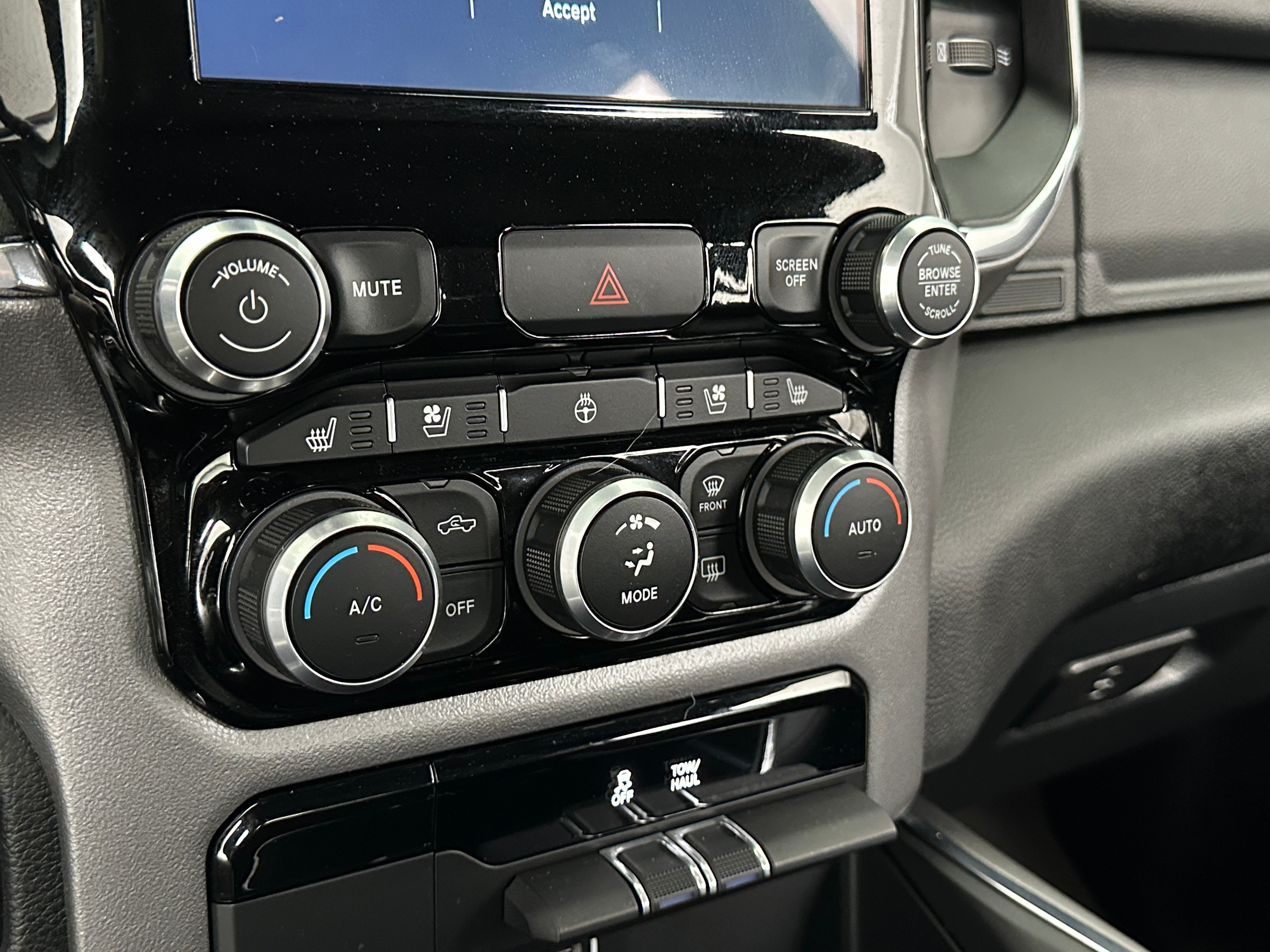 2024 RAM 1500 Laramie 3