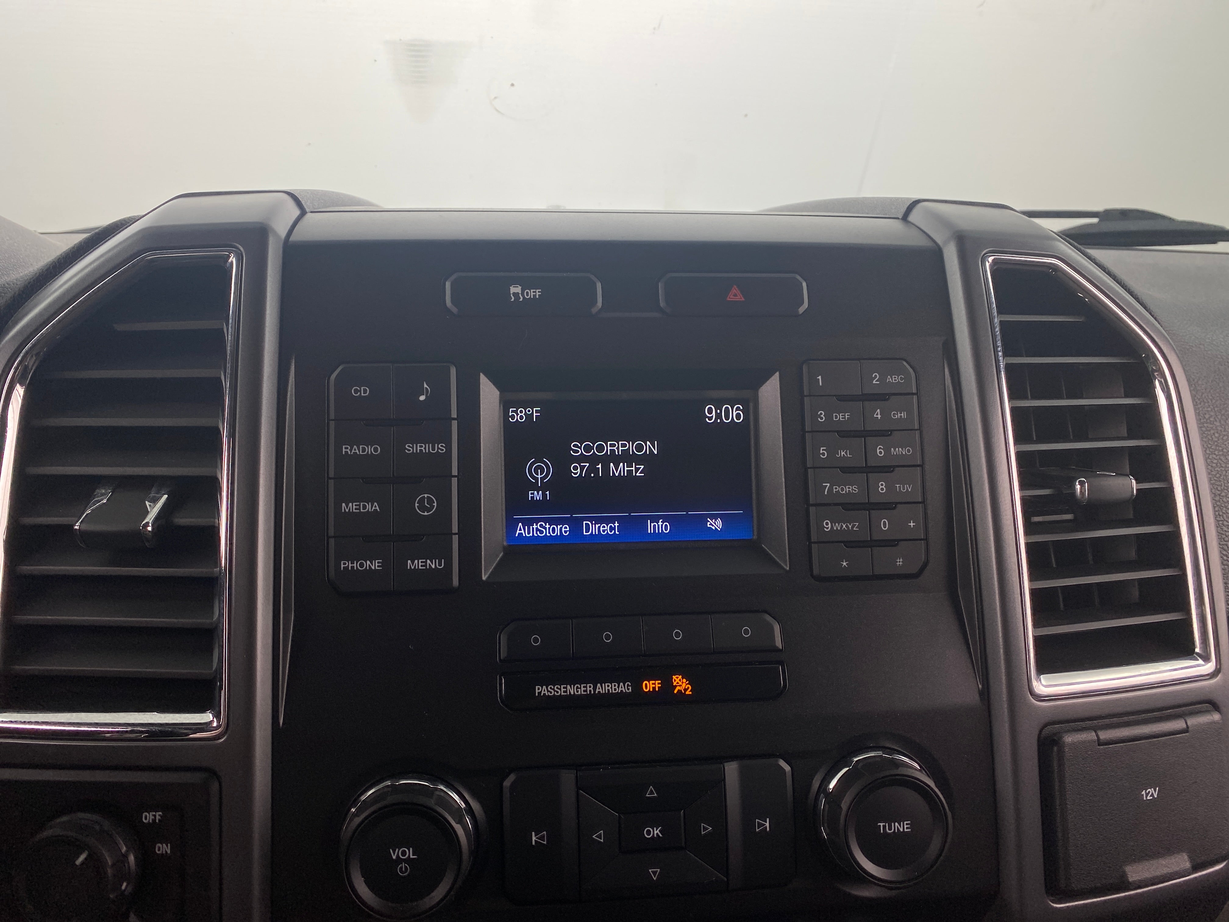 2016 Ford Econoline E-150 4