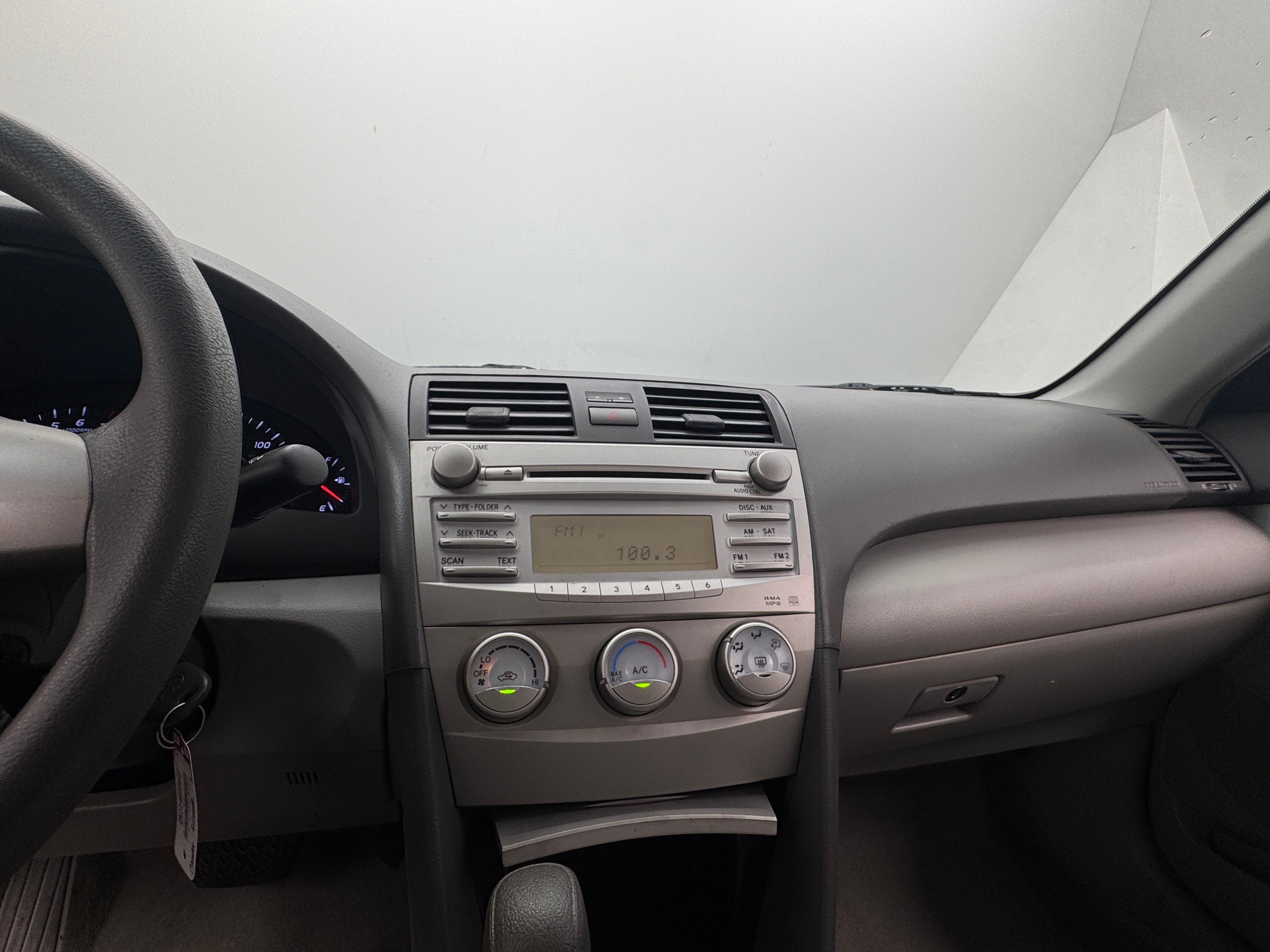 2011 Toyota Camry LE 4